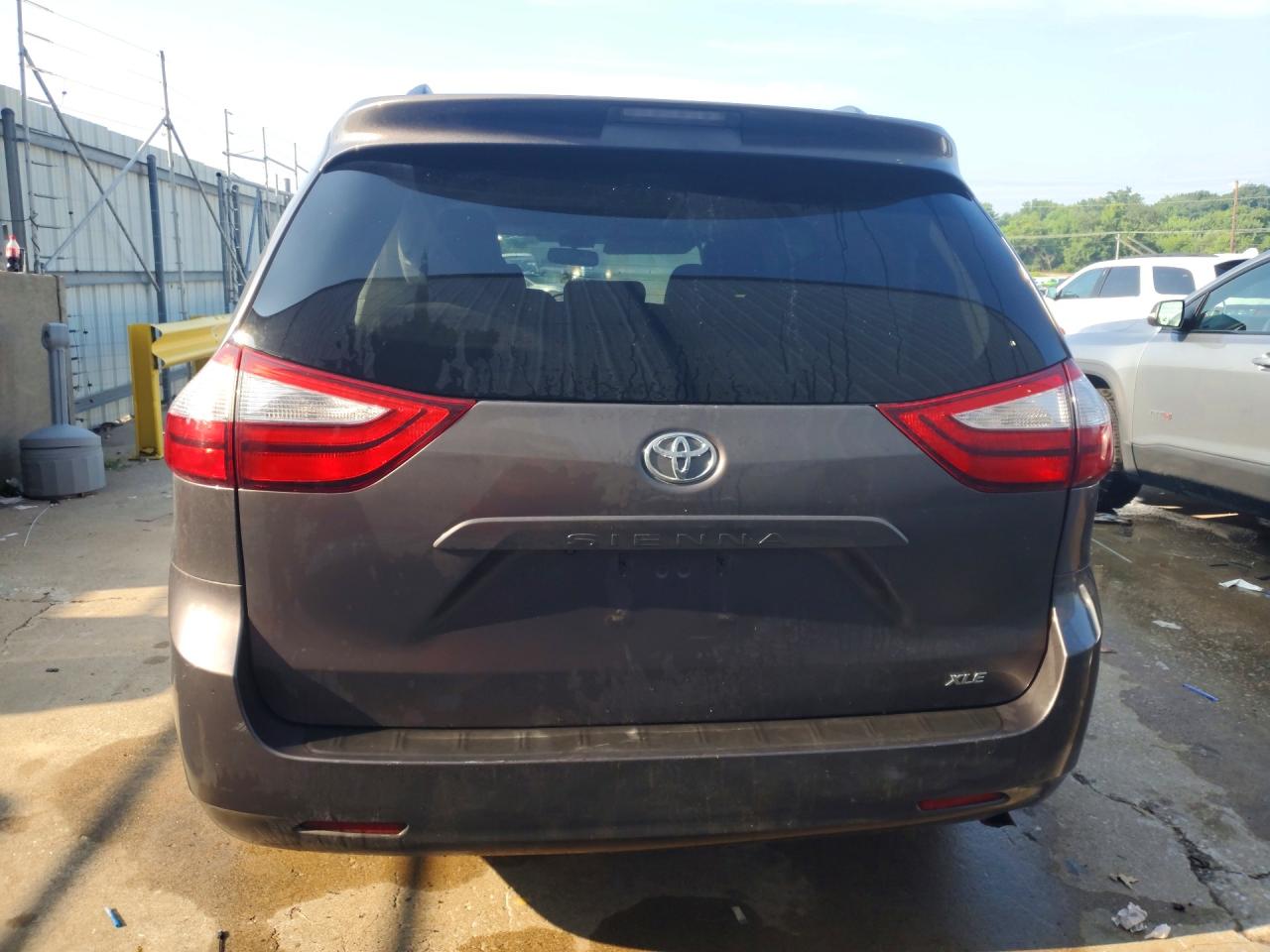 2015 Toyota Sienna Xle 8-passenger Gray vin: 5TDYK3DC6FS530966