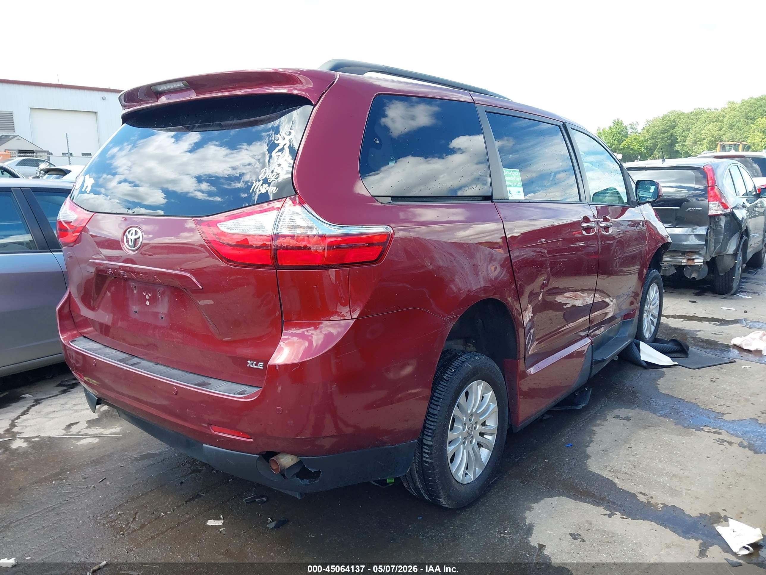 2015 Toyota Sienna Xle 8 Passenger Red vin: 5TDYK3DC6FS535438