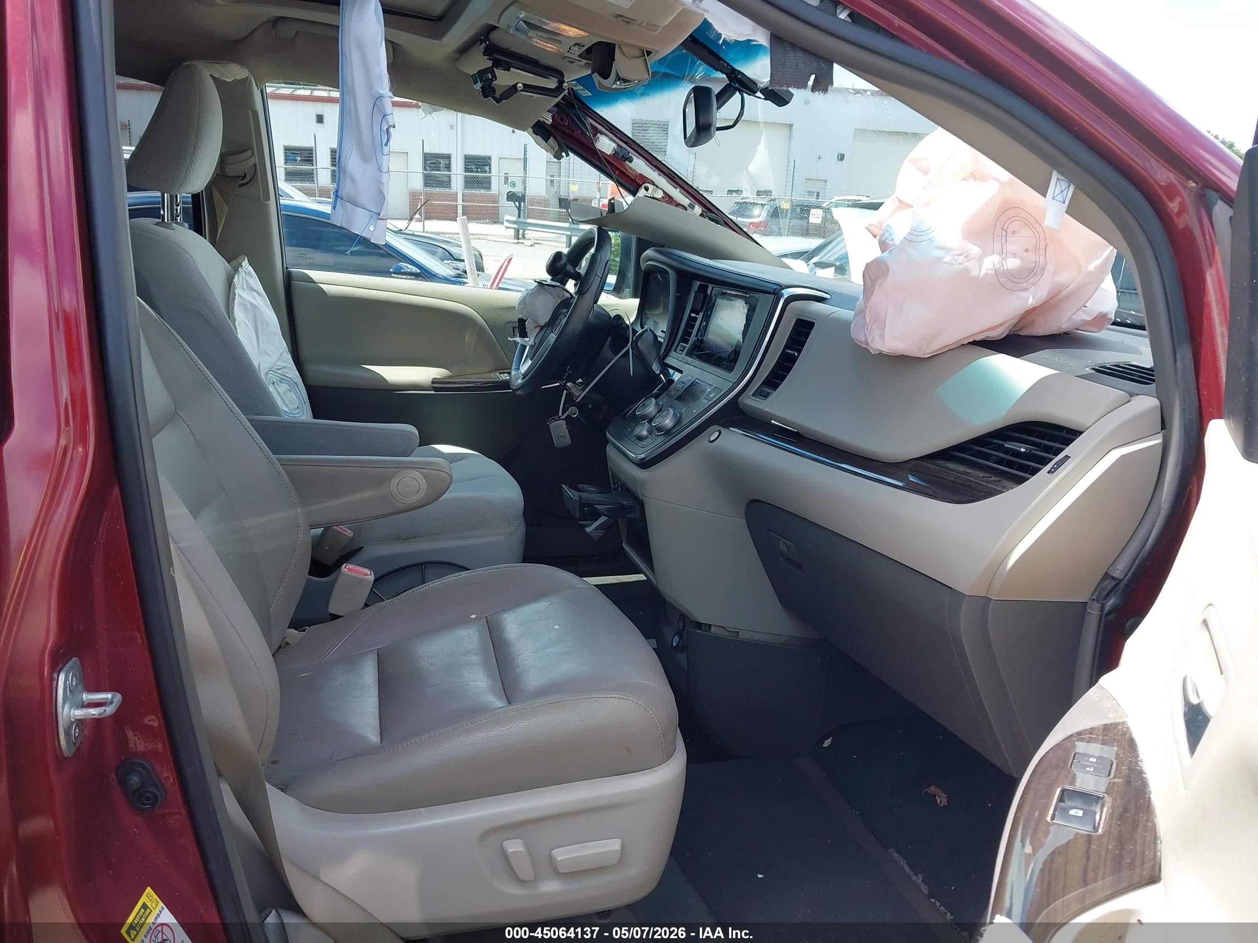 2015 Toyota Sienna Xle 8 Passenger Red vin: 5TDYK3DC6FS535438