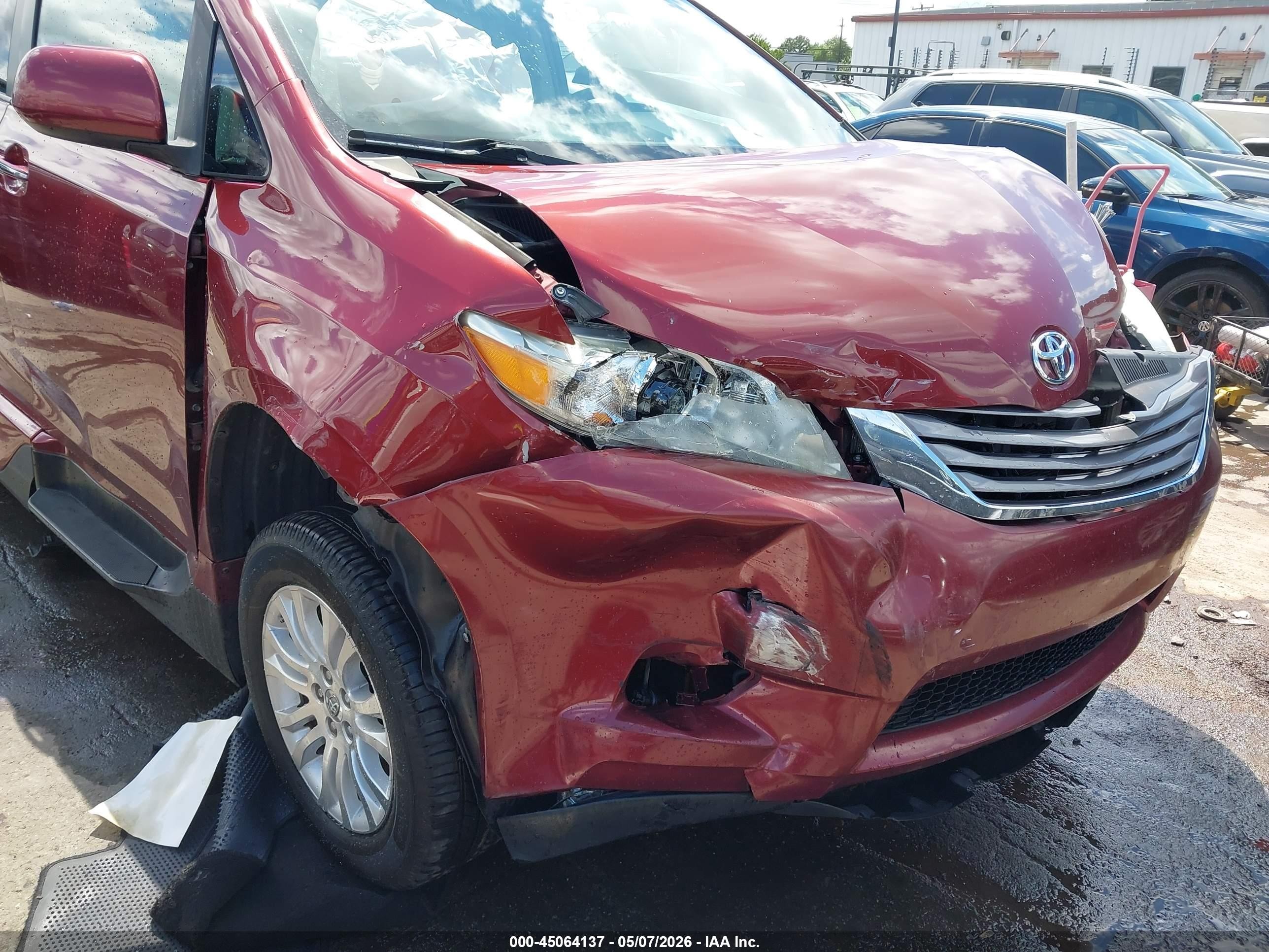 2015 Toyota Sienna Xle 8 Passenger Red vin: 5TDYK3DC6FS535438