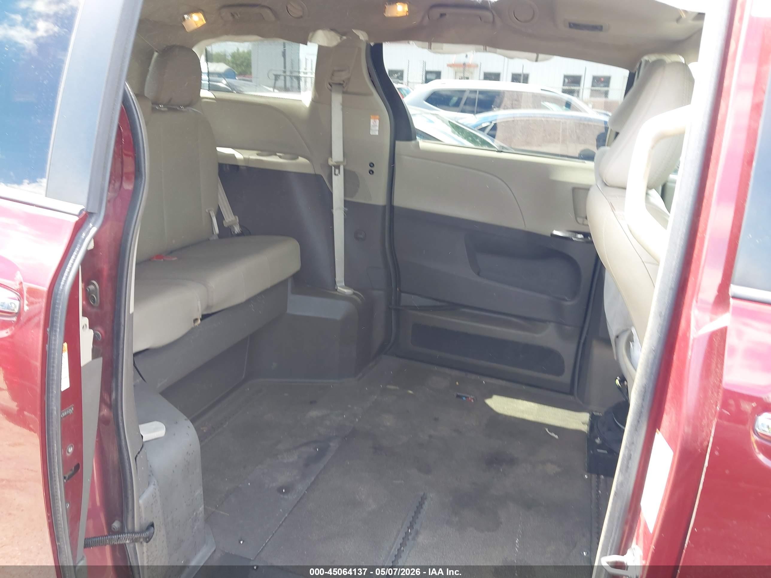 2015 Toyota Sienna Xle 8 Passenger Red vin: 5TDYK3DC6FS535438