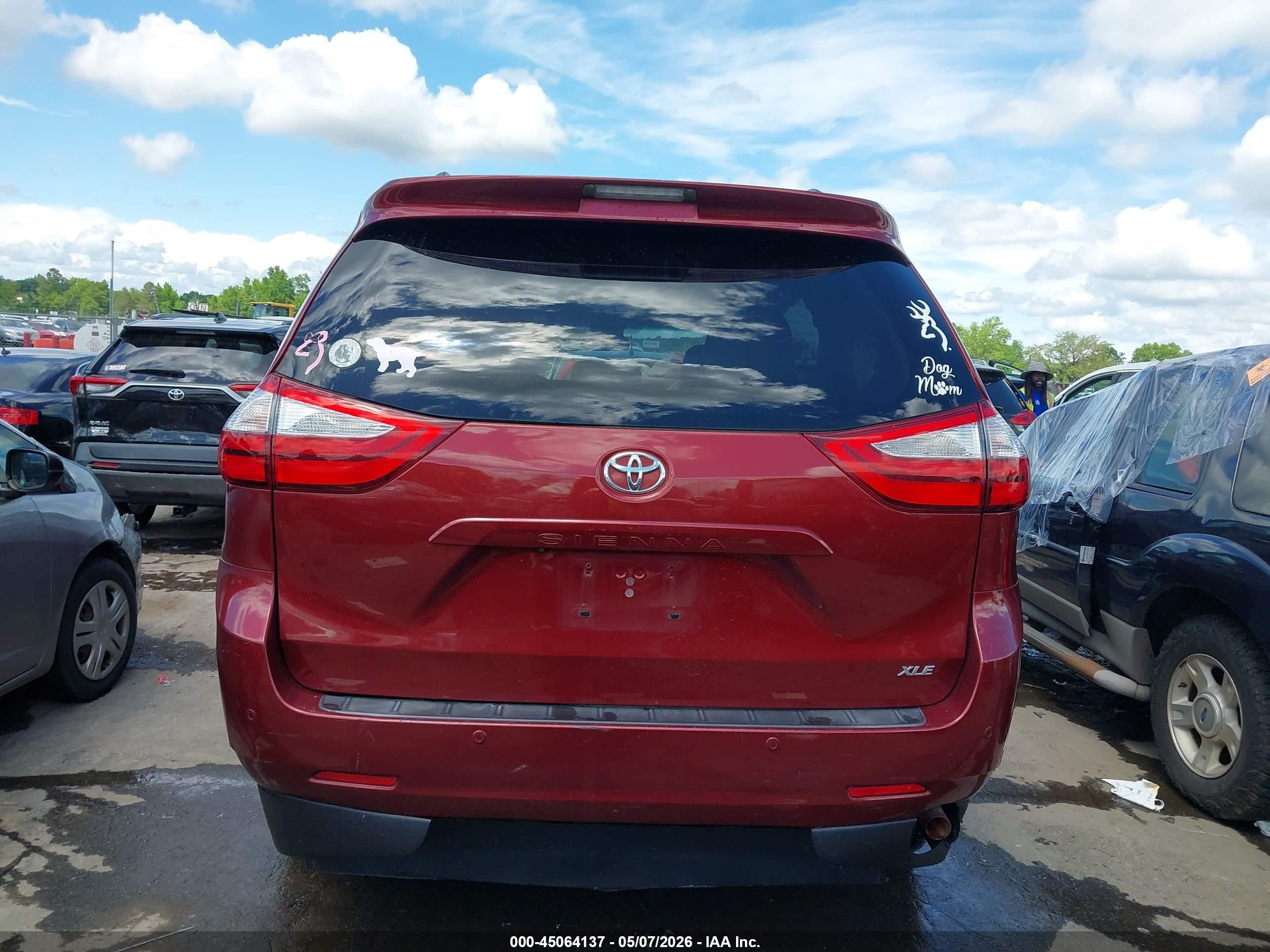 2015 Toyota Sienna Xle 8 Passenger Red vin: 5TDYK3DC6FS535438