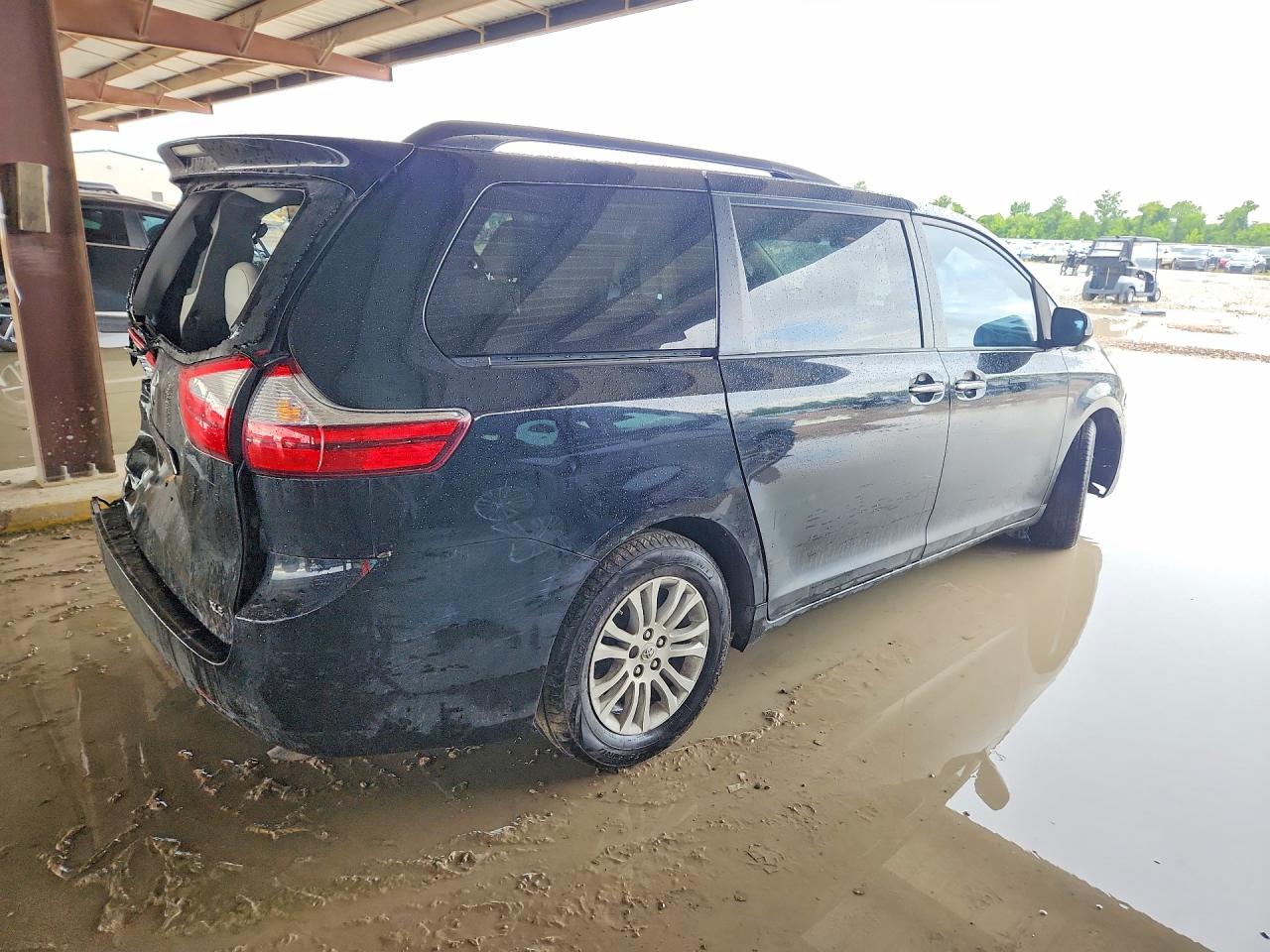 2015 Toyota Sienna Xle 8-passenger Black vin: 5TDYK3DC6FS581397