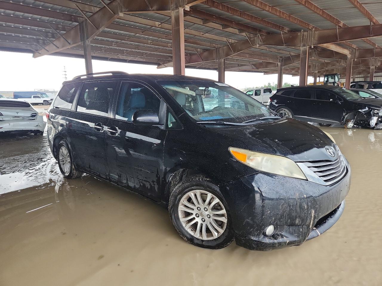 2015 Toyota Sienna Xle 8-passenger Black vin: 5TDYK3DC6FS581397