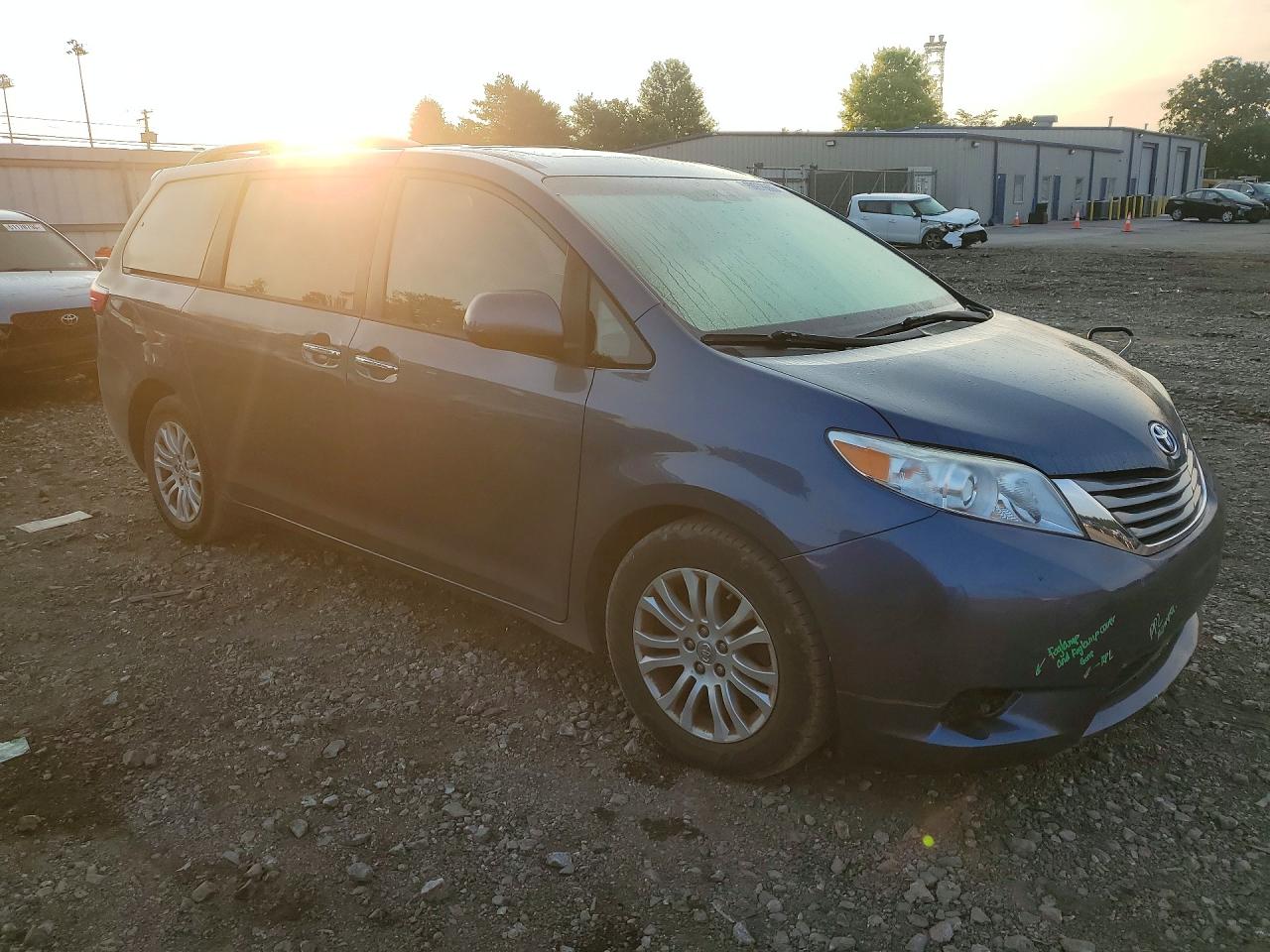 2015 Toyota Sienna Xle Premium 8-passenger Blue vin: 5TDYK3DC6FS584901