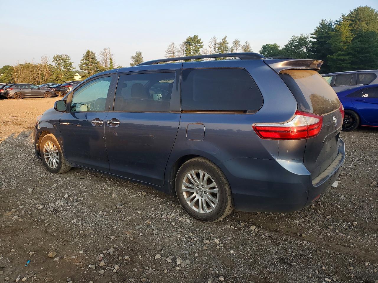 2015 Toyota Sienna Xle Premium 8-passenger Blue vin: 5TDYK3DC6FS584901
