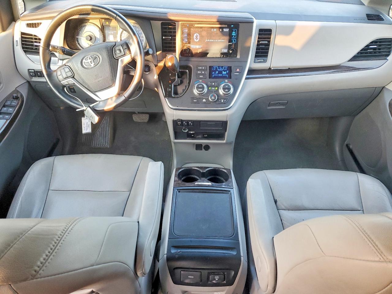 2015 Toyota Sienna Xle Premium 8-passenger Blue vin: 5TDYK3DC6FS584901