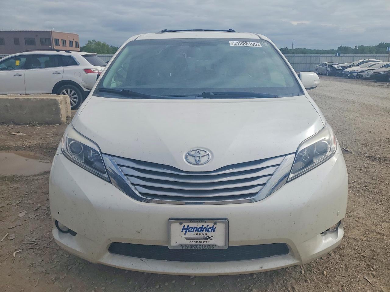 2015 Toyota Sienna Limited Premium 7-passenger White vin: 5TDYK3DC6FS625821
