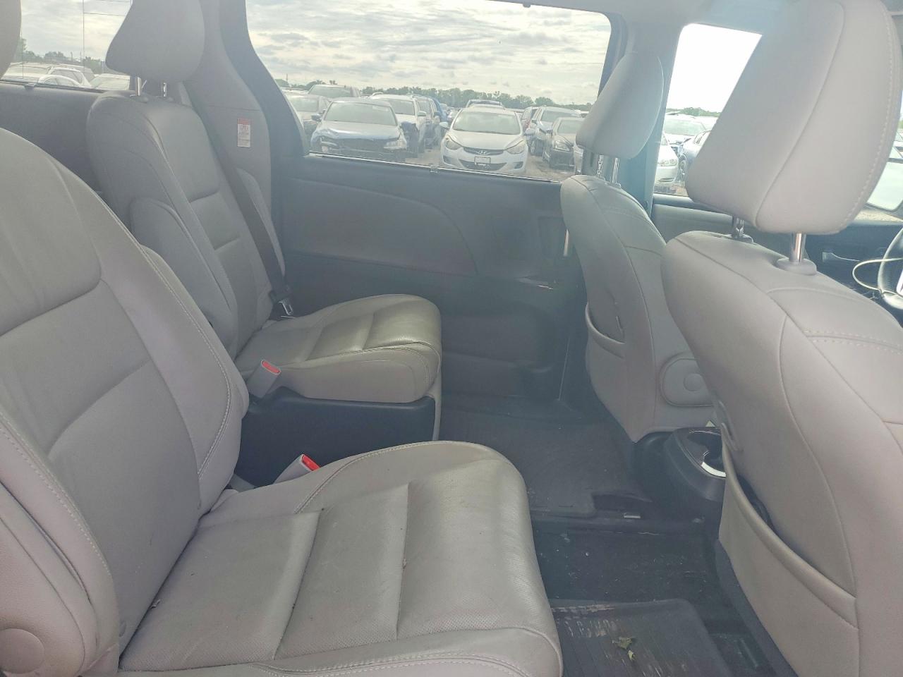 2015 Toyota Sienna Limited Premium 7-passenger White vin: 5TDYK3DC6FS625821