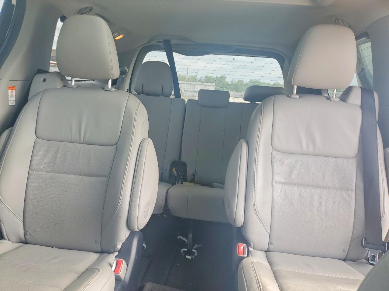 2015 Toyota Sienna Limited Premium 7-passenger White vin: 5TDYK3DC6FS625821
