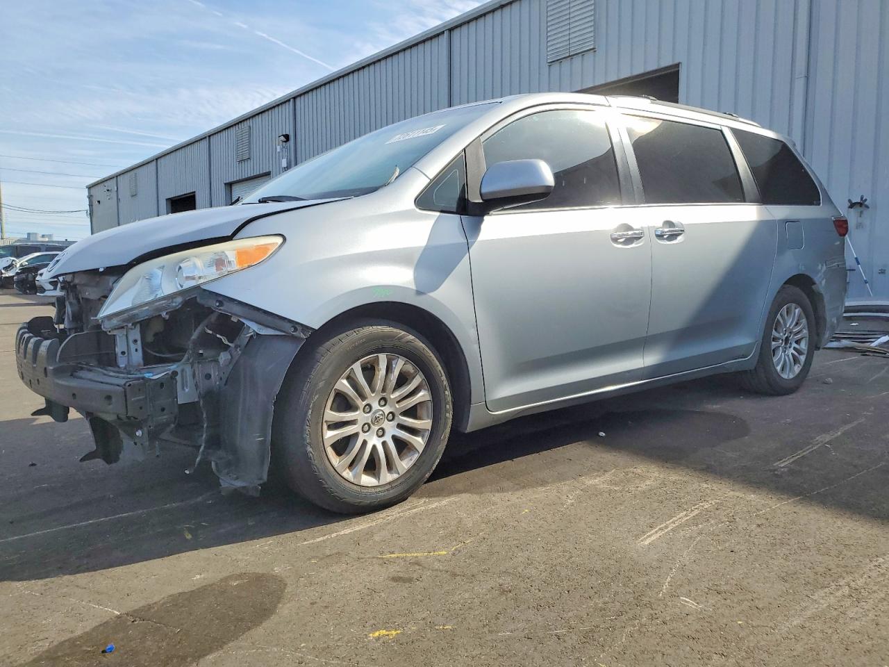 2015 Toyota Sienna Xle 8-passenger Blue vin: 5TDYK3DC6FS626886