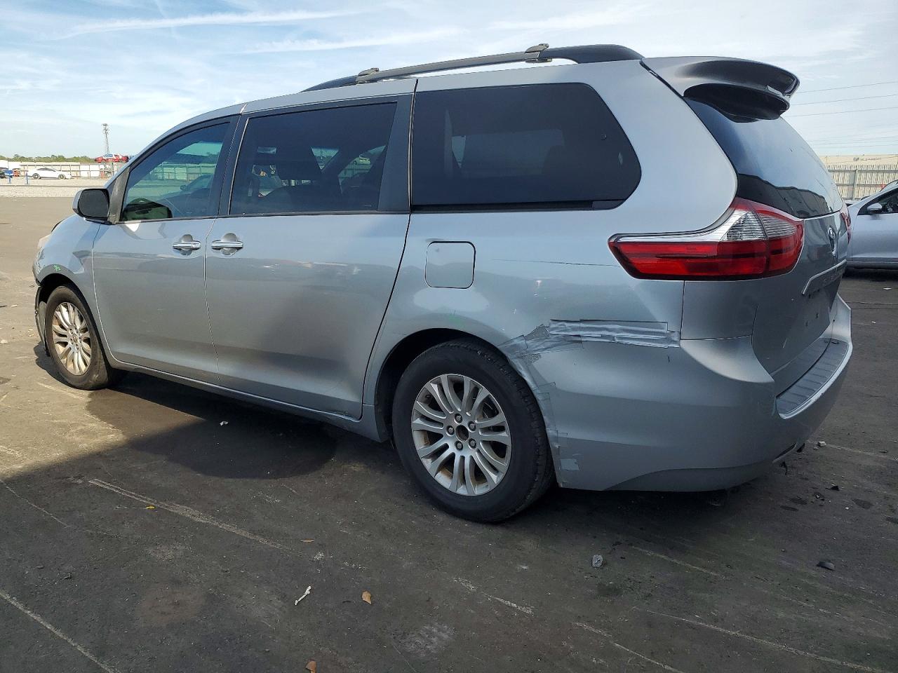 2015 Toyota Sienna Xle 8-passenger Blue vin: 5TDYK3DC6FS626886