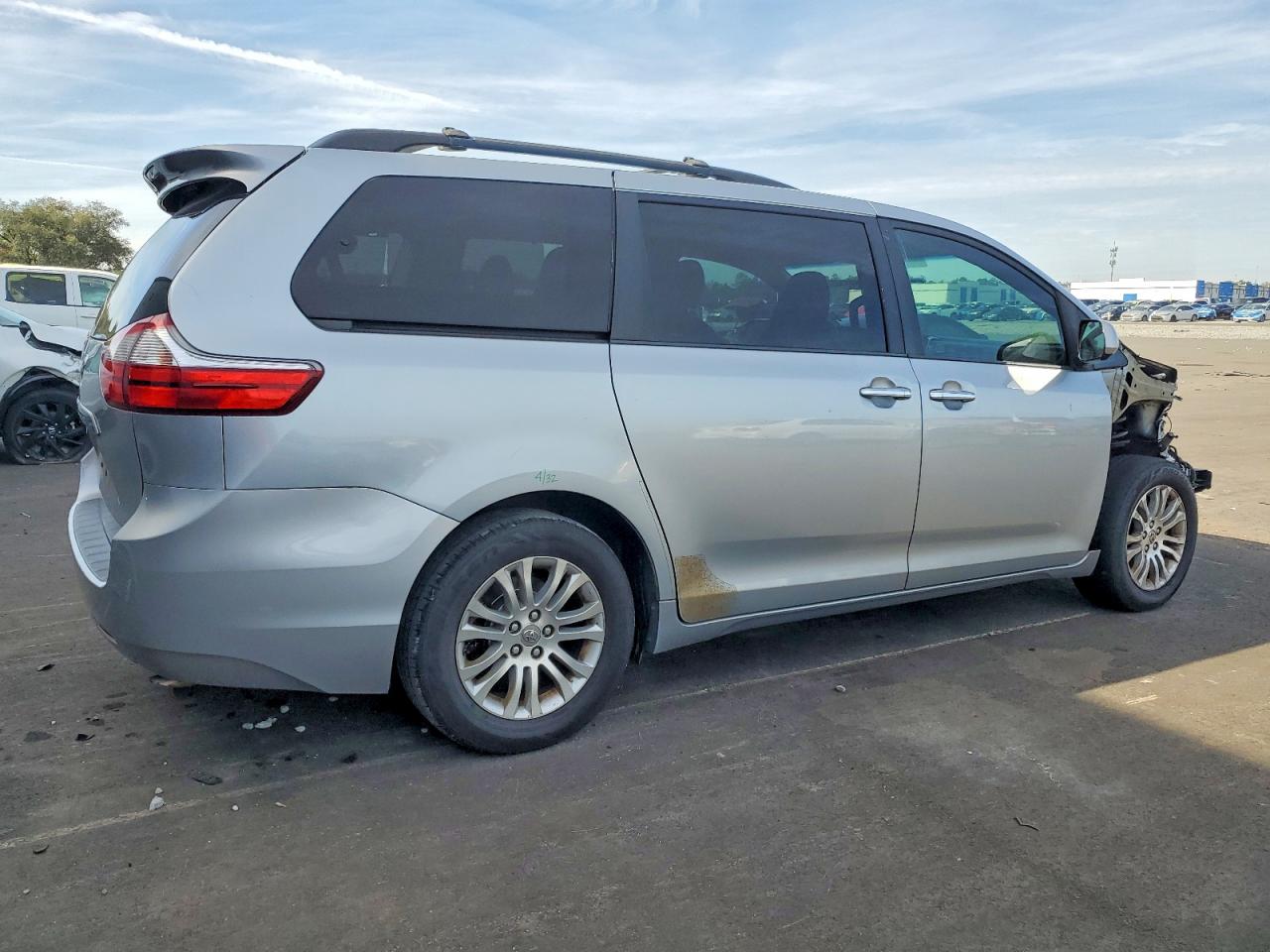 2015 Toyota Sienna Xle 8-passenger Blue vin: 5TDYK3DC6FS626886