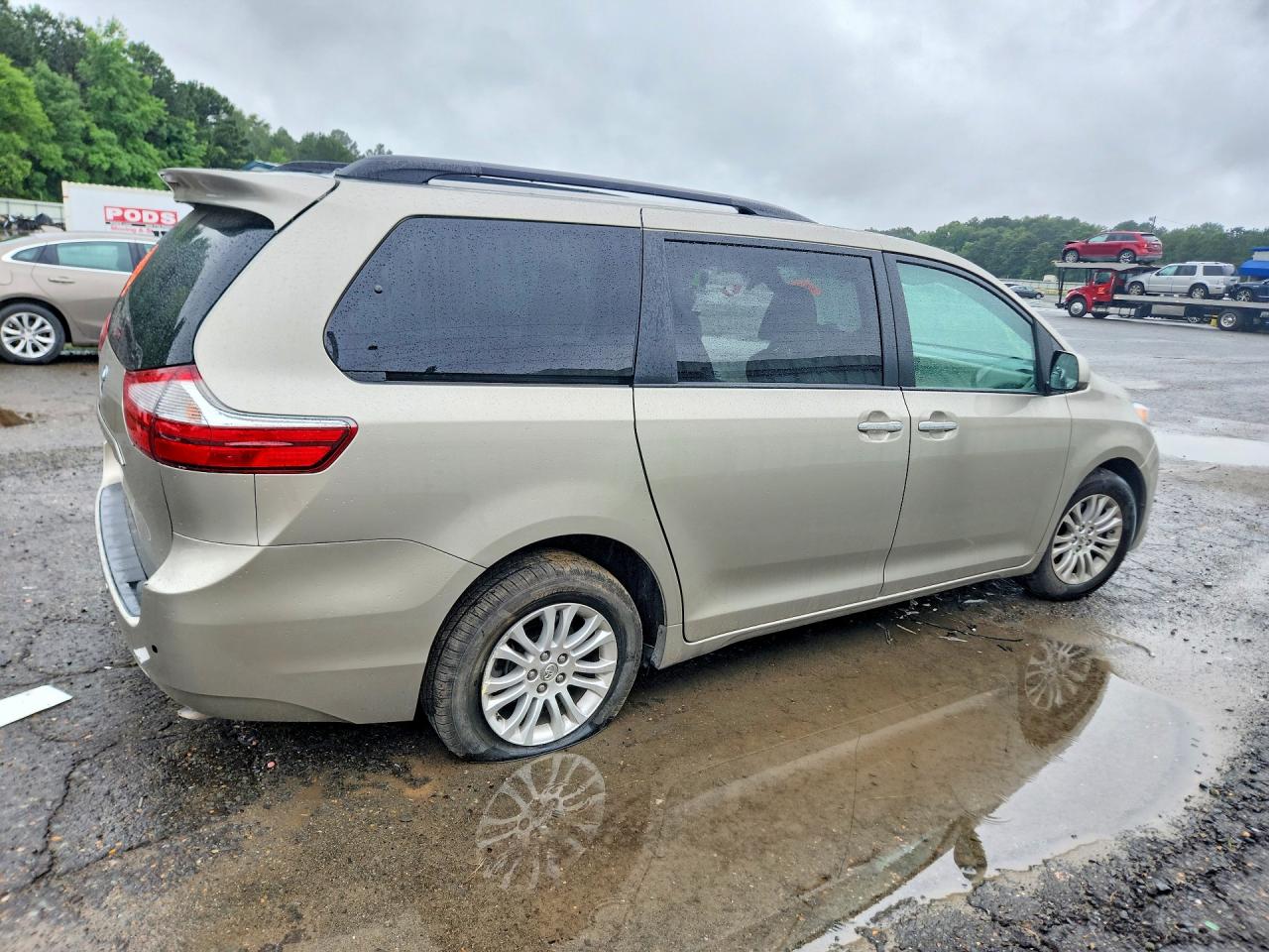 2015 Toyota Sienna Xle 8-passenger Beige vin: 5TDYK3DC6FS634132
