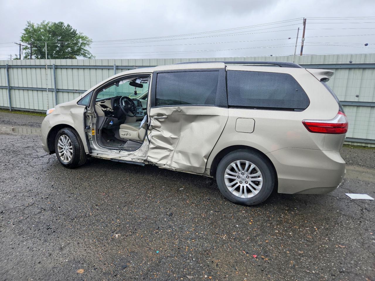 2015 Toyota Sienna Xle 8-passenger Beige vin: 5TDYK3DC6FS634132