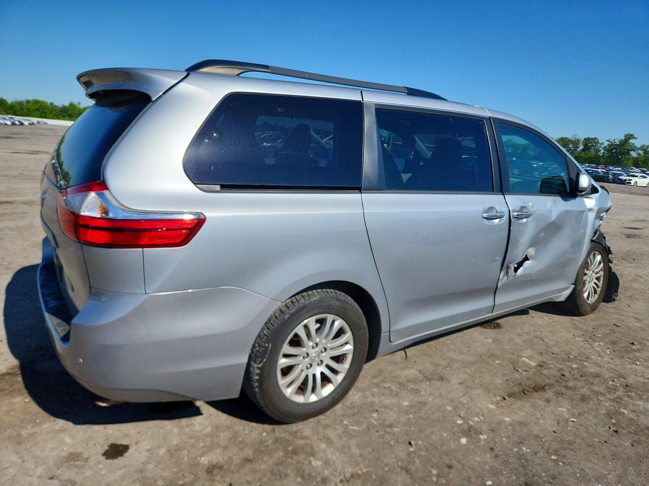 2015 Toyota Sienna Xle Premium 8-passenger Silver vin: 5TDYK3DC6FS635877