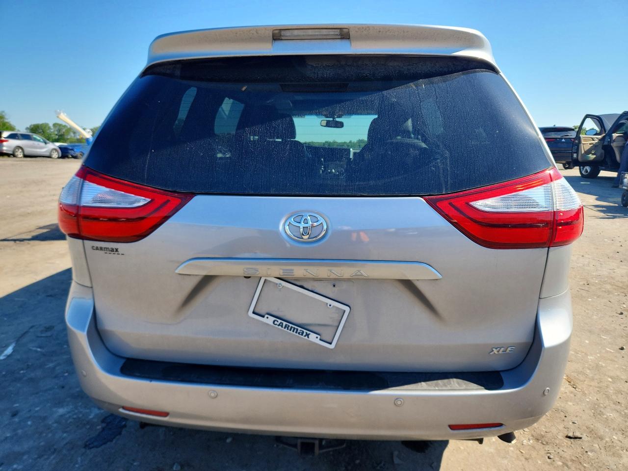 2015 Toyota Sienna Xle Premium 8-passenger Silver vin: 5TDYK3DC6FS635877