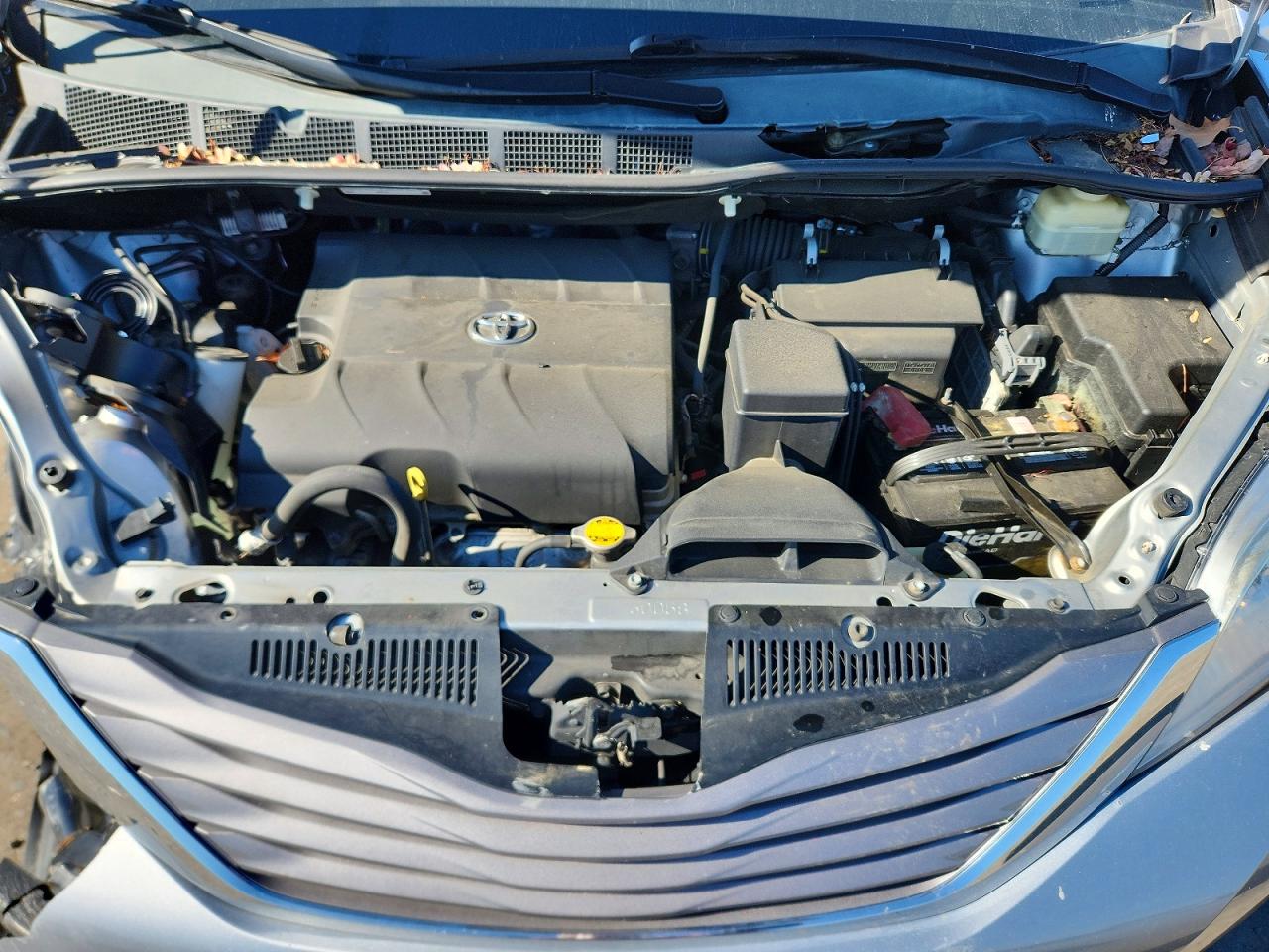 2015 Toyota Sienna Xle Premium 8-passenger Silver vin: 5TDYK3DC6FS635877