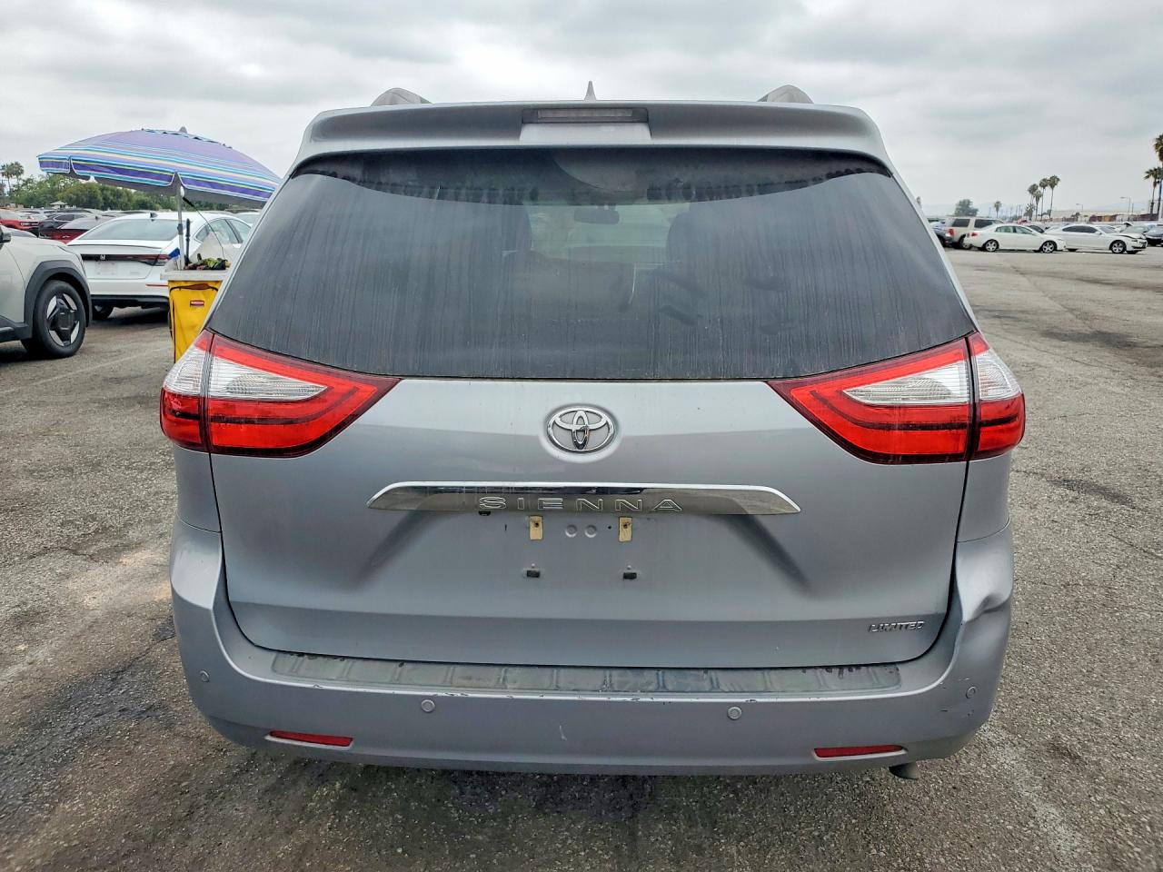 2015 Toyota Sienna Limited Premium 7-passenger Серебряный vin: 5TDYK3DC6FS648628