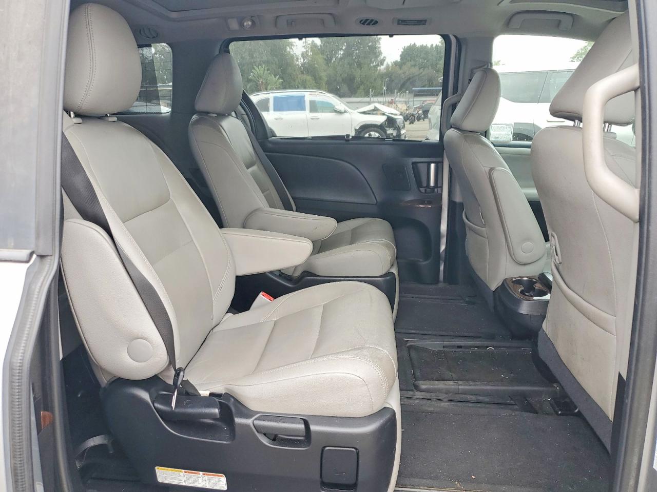 2015 Toyota Sienna Limited Premium 7-passenger Серебряный vin: 5TDYK3DC6FS648628