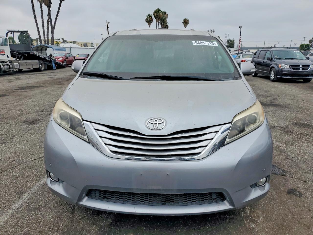 2015 Toyota Sienna Limited Premium 7-passenger Серебряный vin: 5TDYK3DC6FS648628