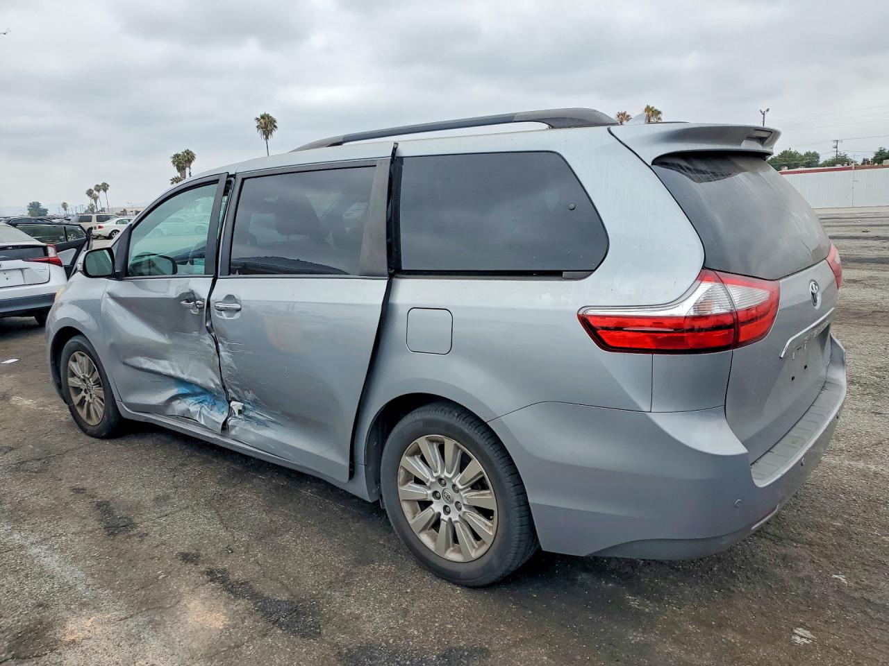 2015 Toyota Sienna Limited Premium 7-passenger Серебряный vin: 5TDYK3DC6FS648628