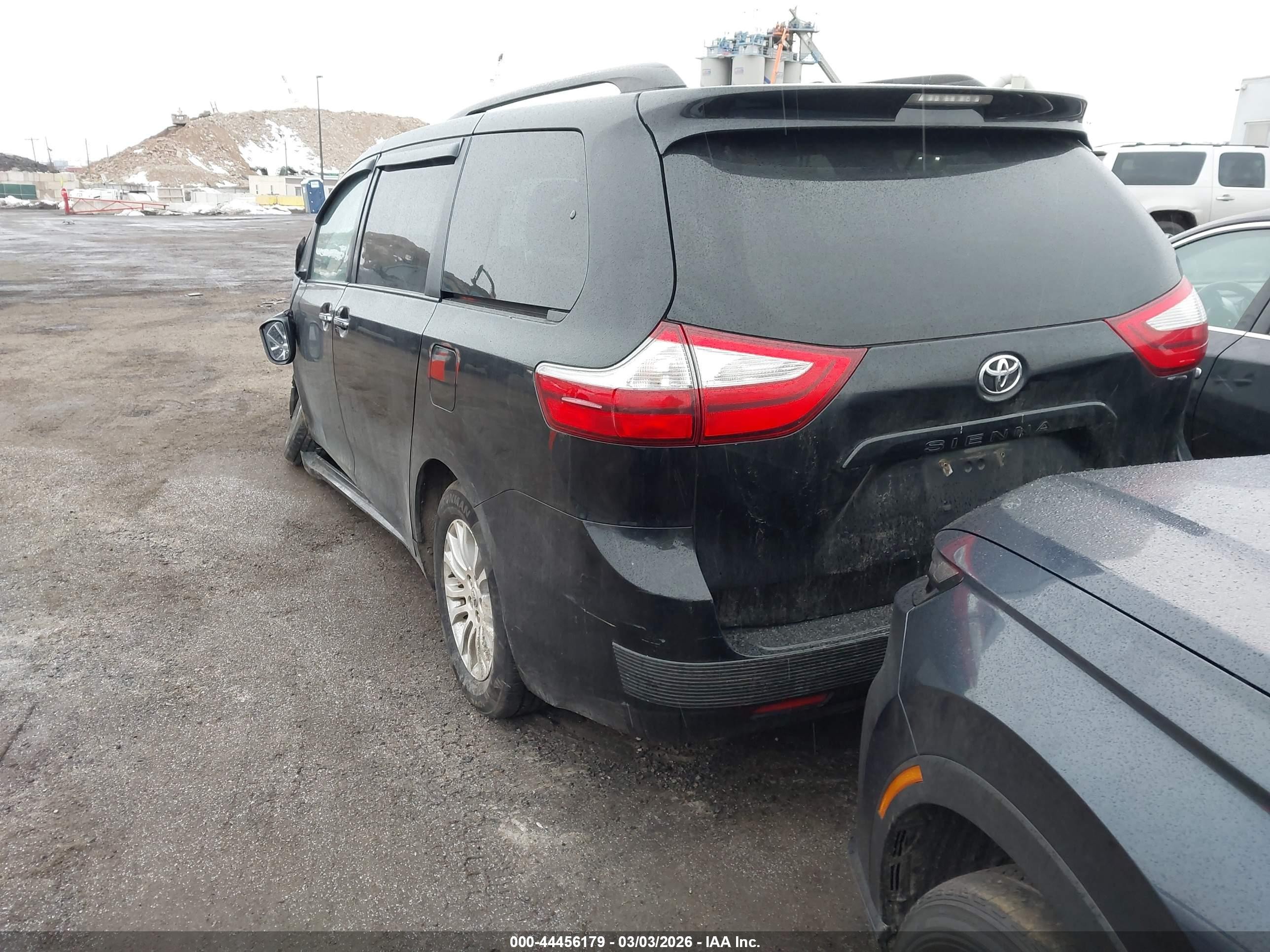 2015 Toyota Sienna Xle 8 Passenger Black vin: 5TDYK3DC6FS661671