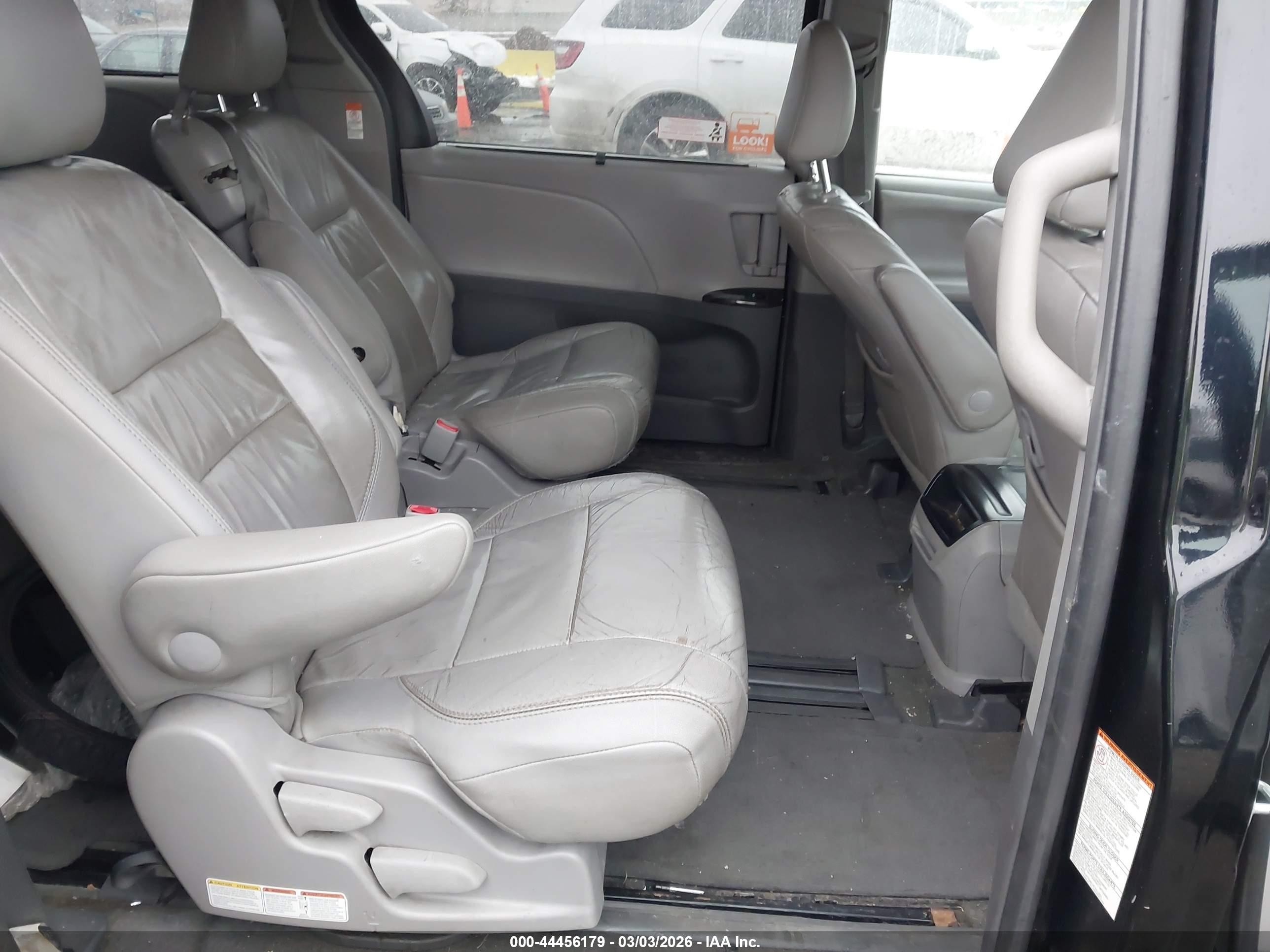 2015 Toyota Sienna Xle 8 Passenger Black vin: 5TDYK3DC6FS661671