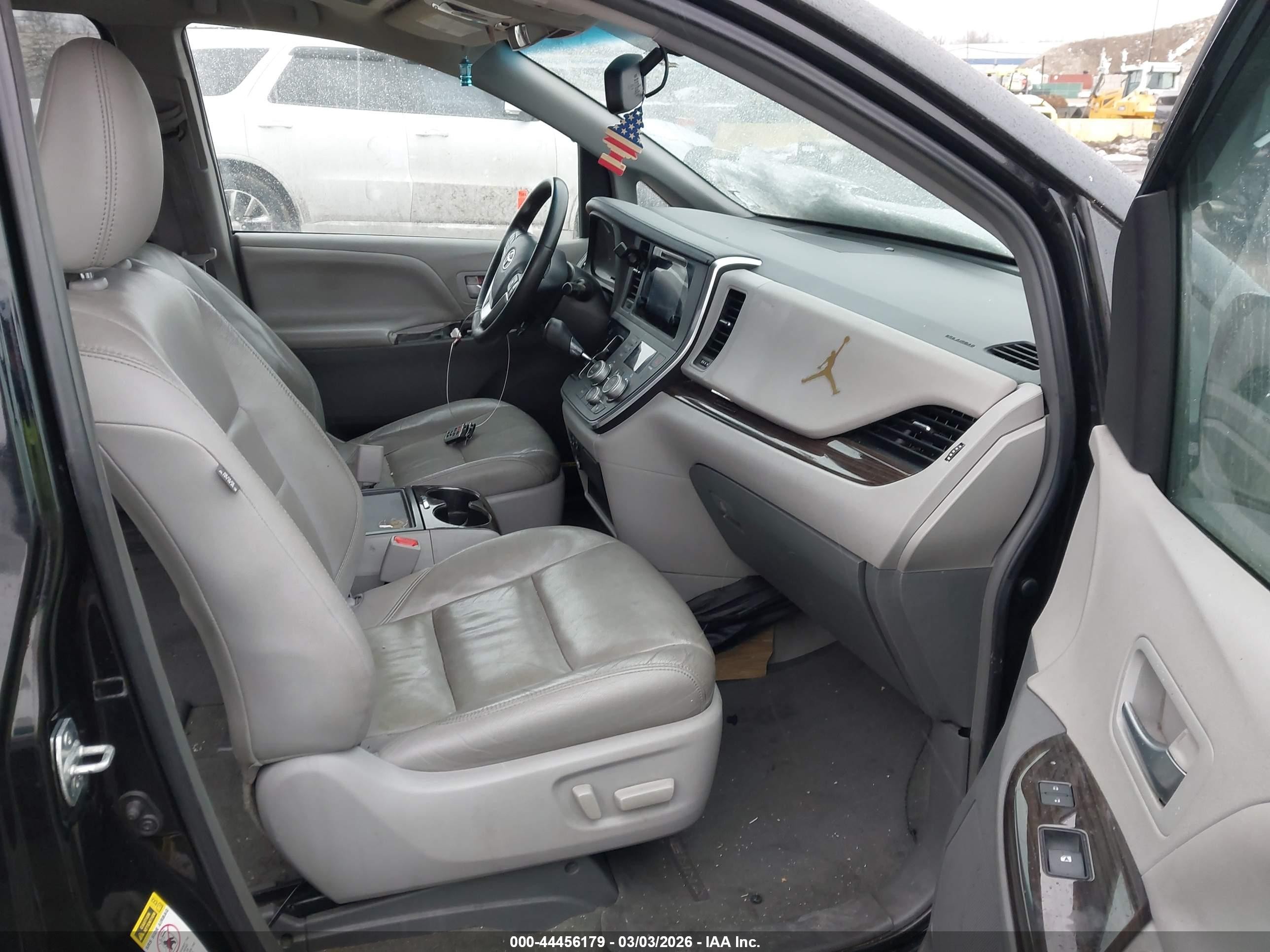 2015 Toyota Sienna Xle 8 Passenger Black vin: 5TDYK3DC6FS661671