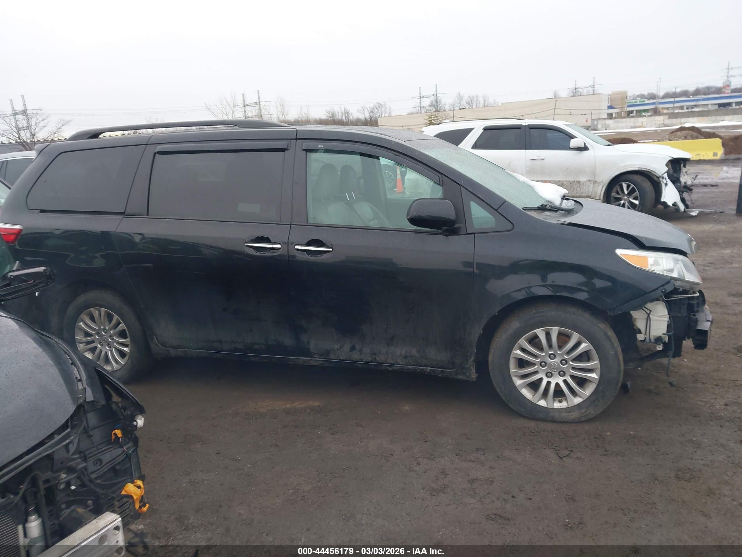 2015 Toyota Sienna Xle 8 Passenger Black vin: 5TDYK3DC6FS661671