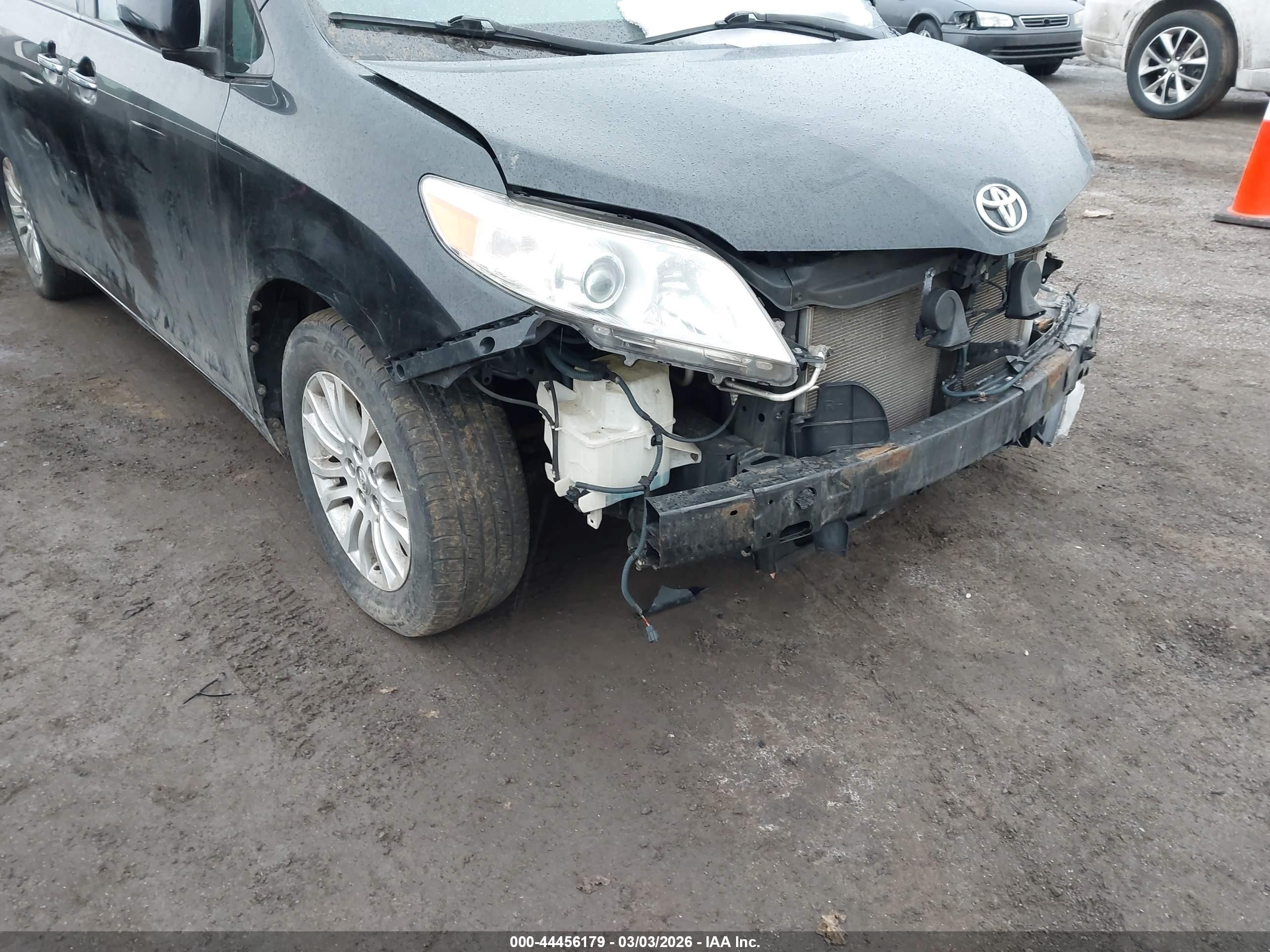 2015 Toyota Sienna Xle 8 Passenger Black vin: 5TDYK3DC6FS661671