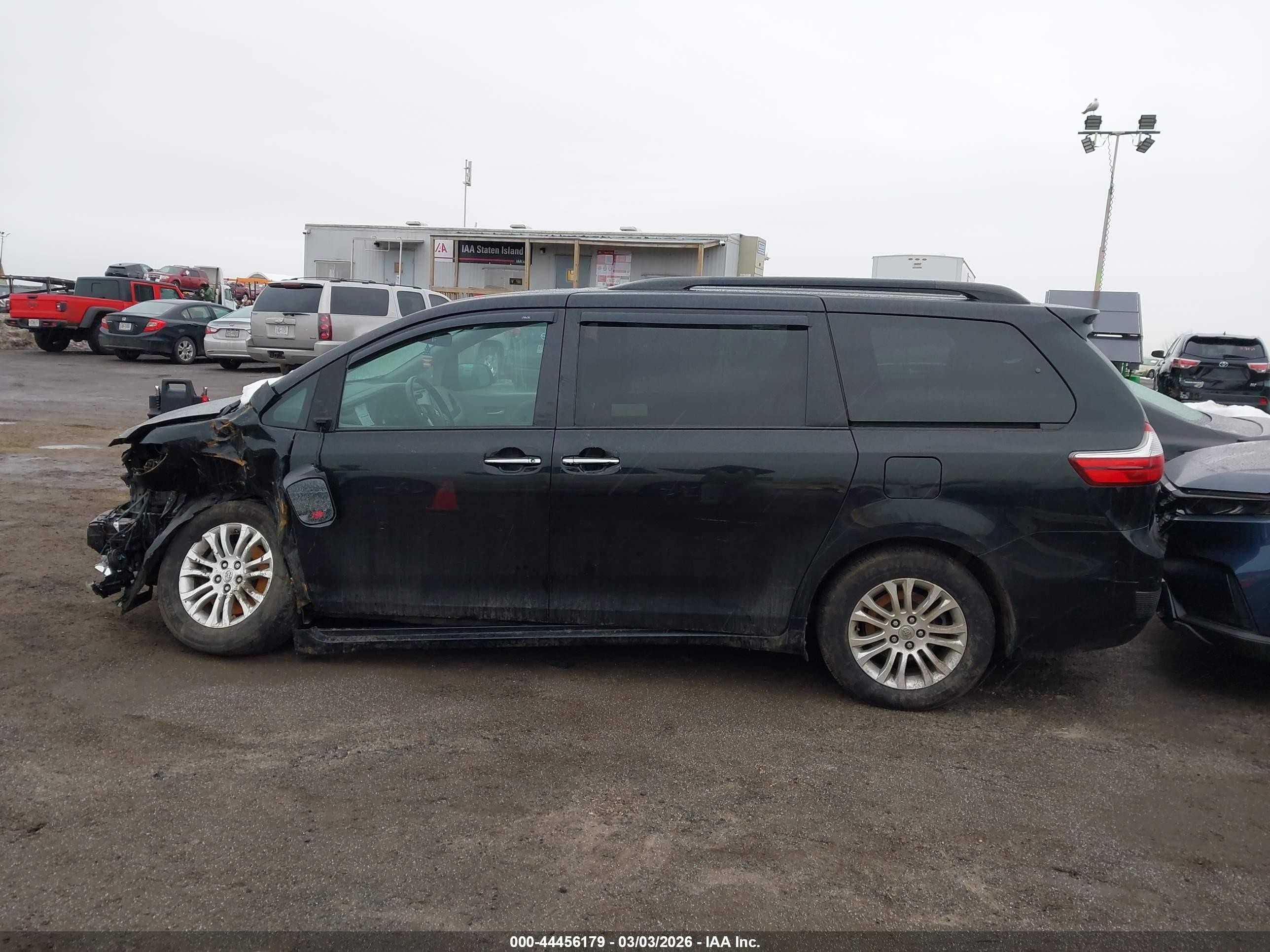 2015 Toyota Sienna Xle 8 Passenger Black vin: 5TDYK3DC6FS661671