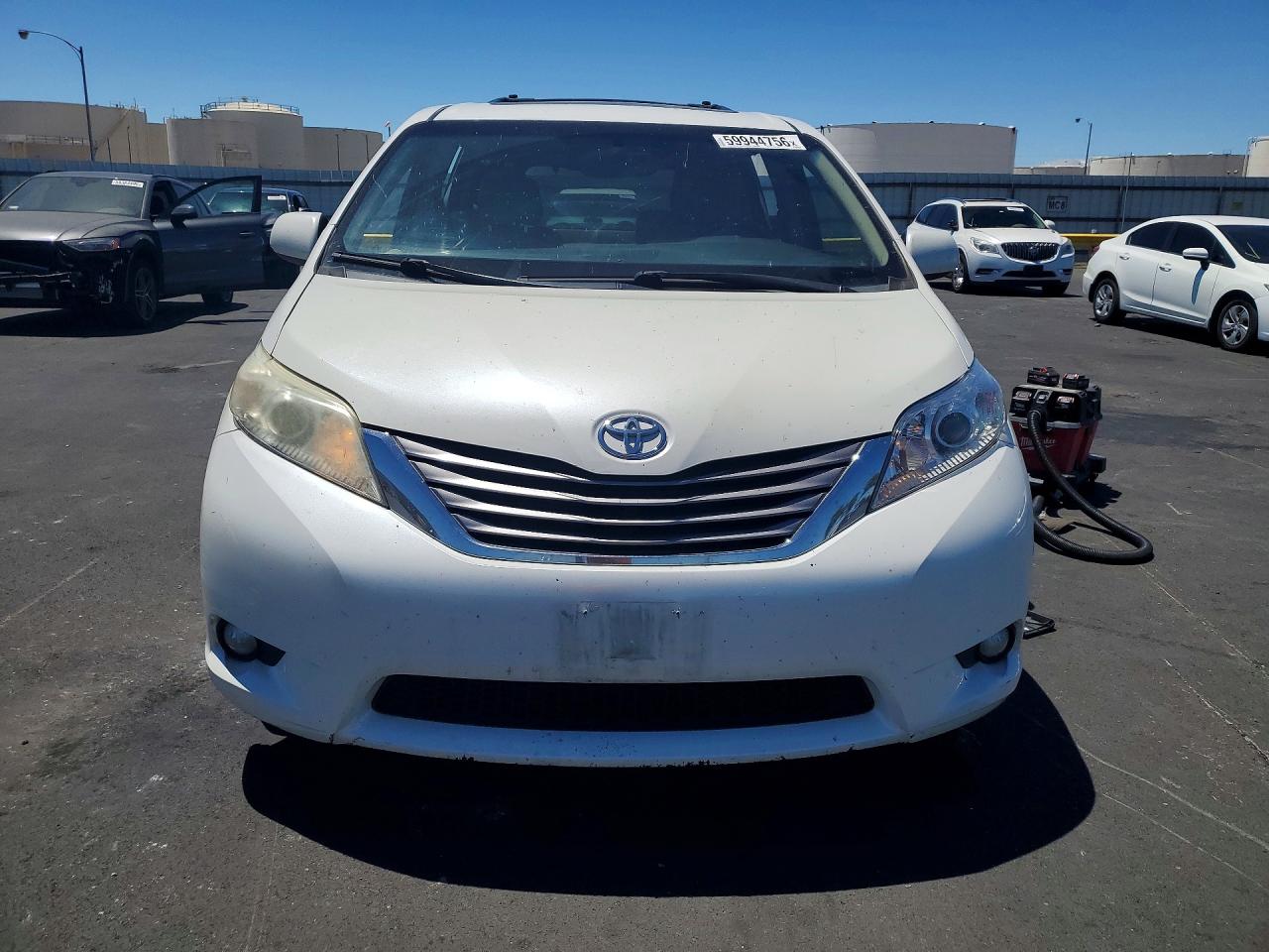 2015 Toyota Sienna Xle Premium 8-passenger White vin: 5TDYK3DC6FS671634