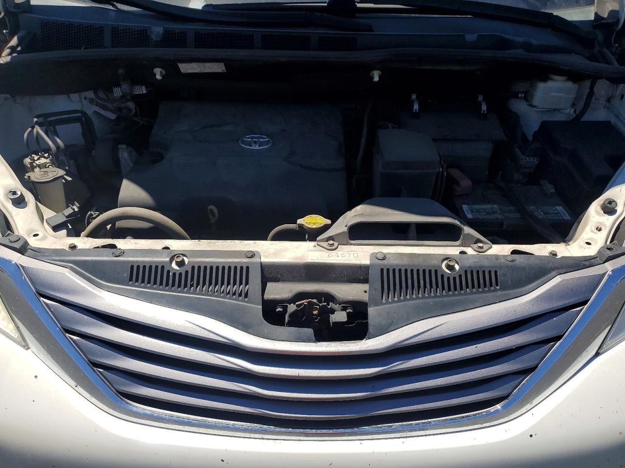 2015 Toyota Sienna Xle Premium 8-passenger White vin: 5TDYK3DC6FS671634