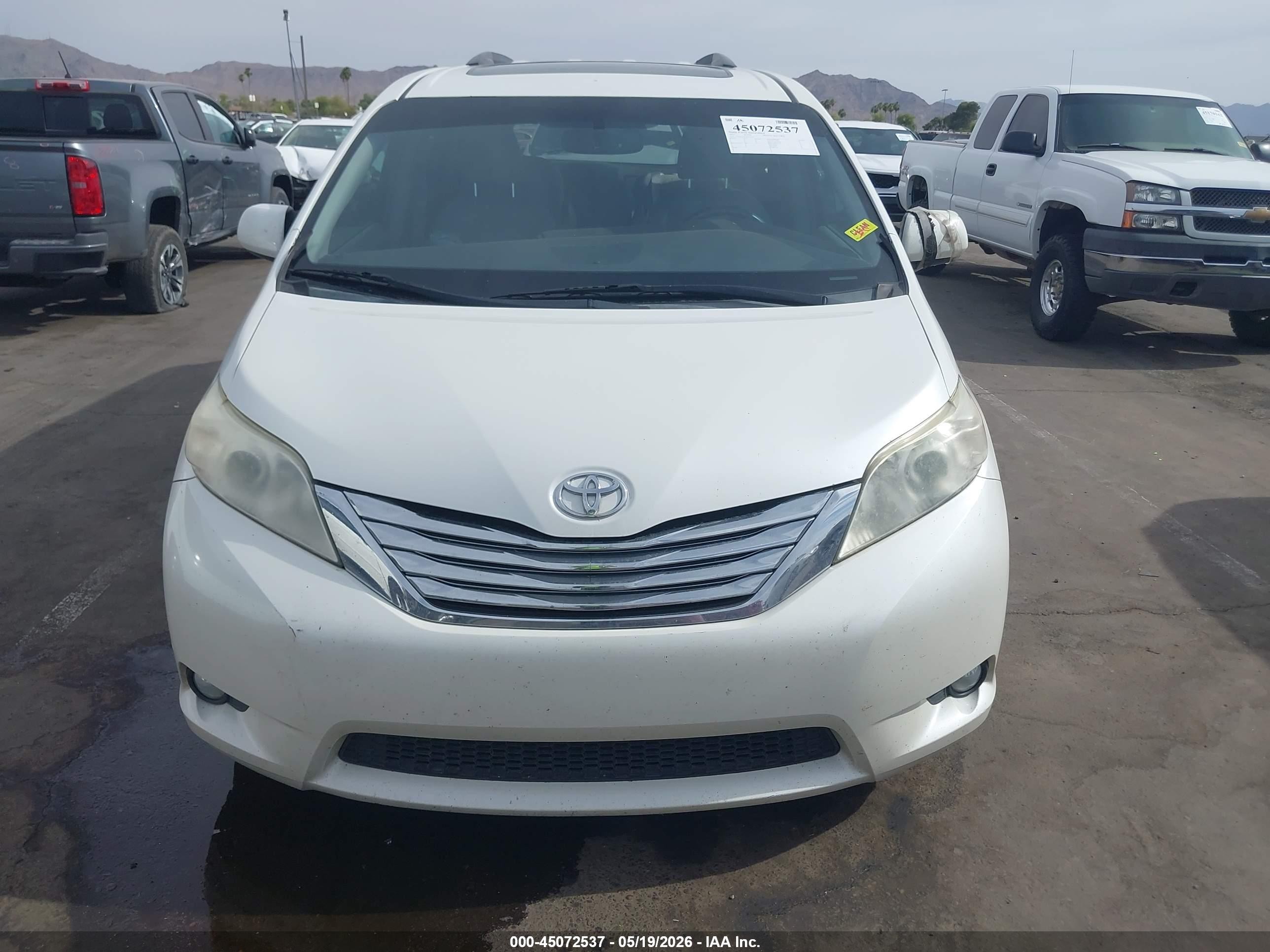 2015 Toyota Sienna Xle 8 Passenger White vin: 5TDYK3DC6FS672167
