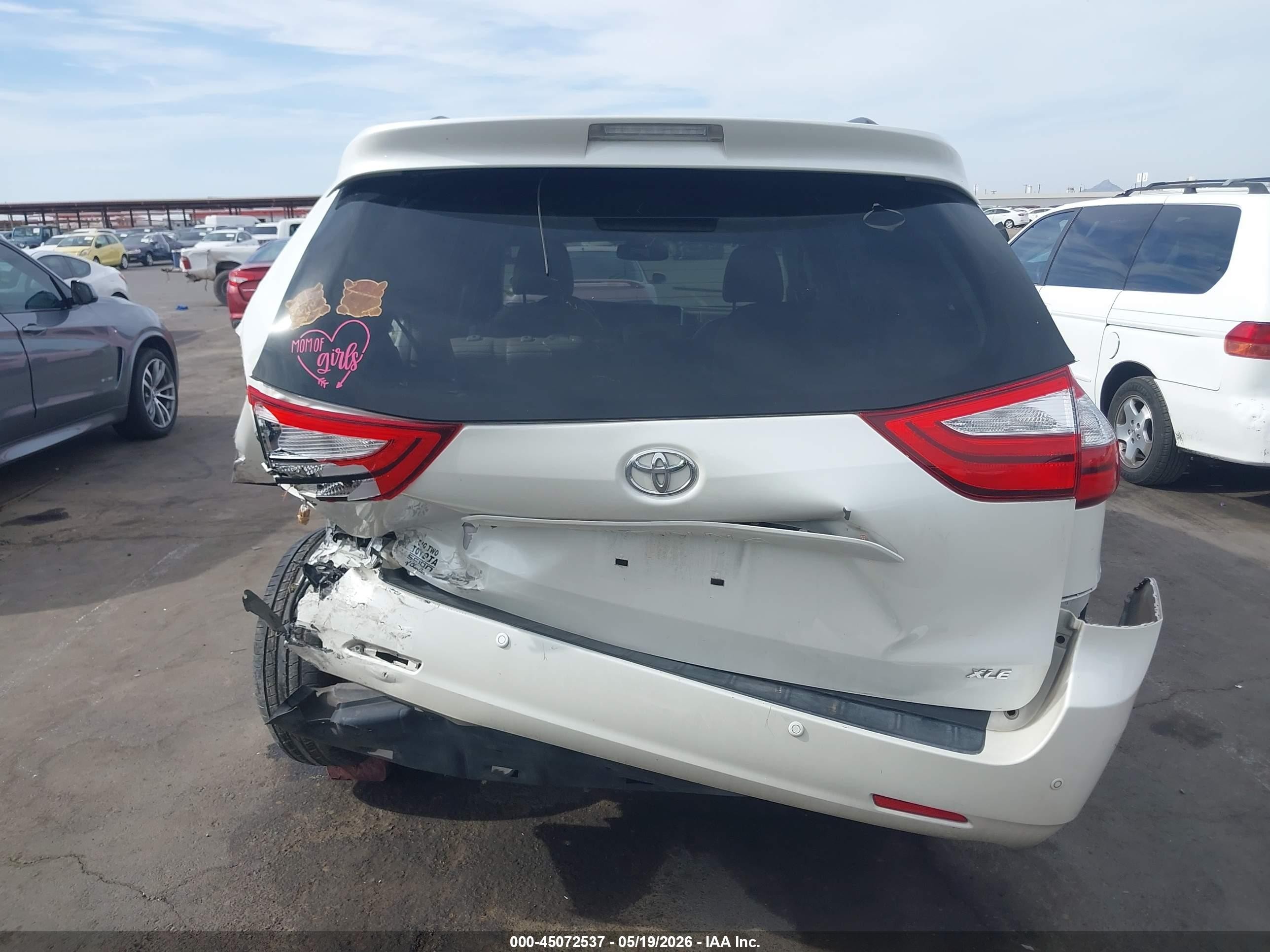 2015 Toyota Sienna Xle 8 Passenger White vin: 5TDYK3DC6FS672167