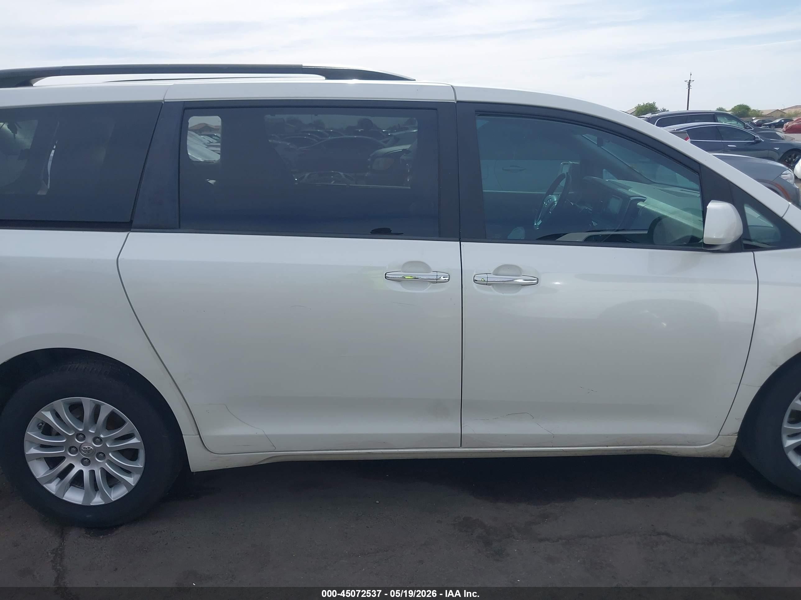 2015 Toyota Sienna Xle 8 Passenger White vin: 5TDYK3DC6FS672167