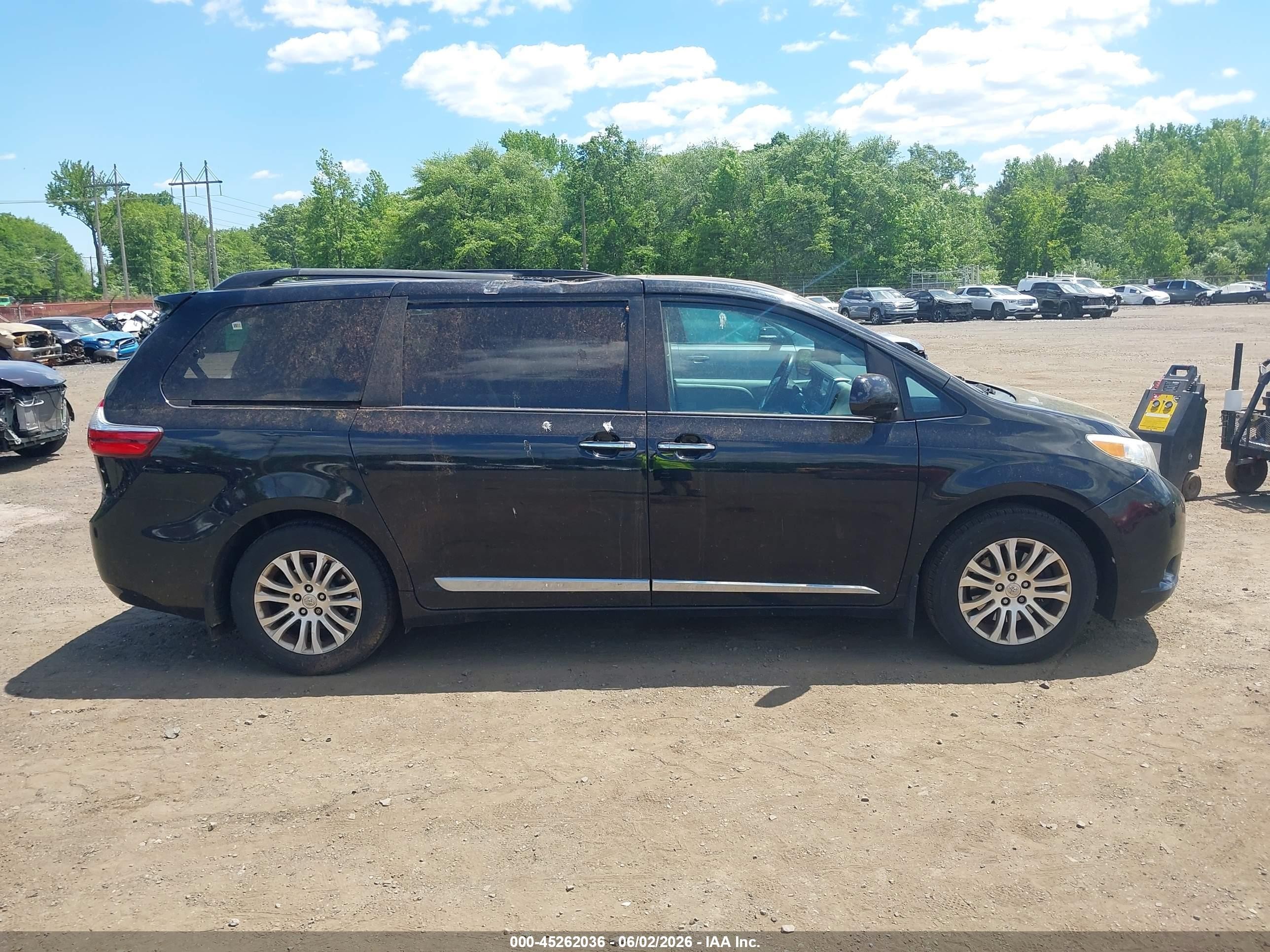 2015 Toyota Sienna Xle 8 Passenger Black vin: 5TDYK3DC6FS686411