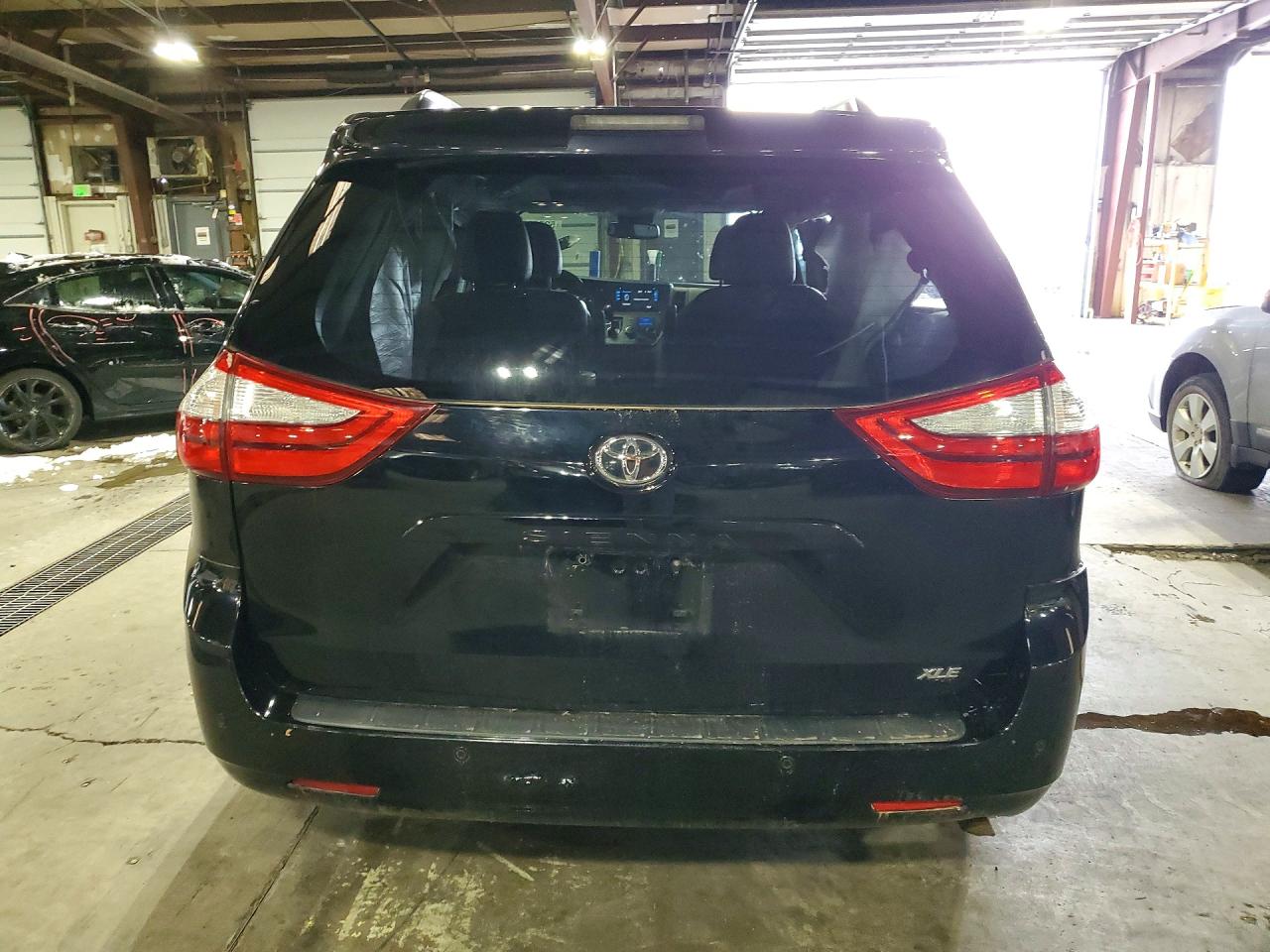 2015 Toyota Sienna Xle Premium 8-passenger Black vin: 5TDYK3DC6FS688000