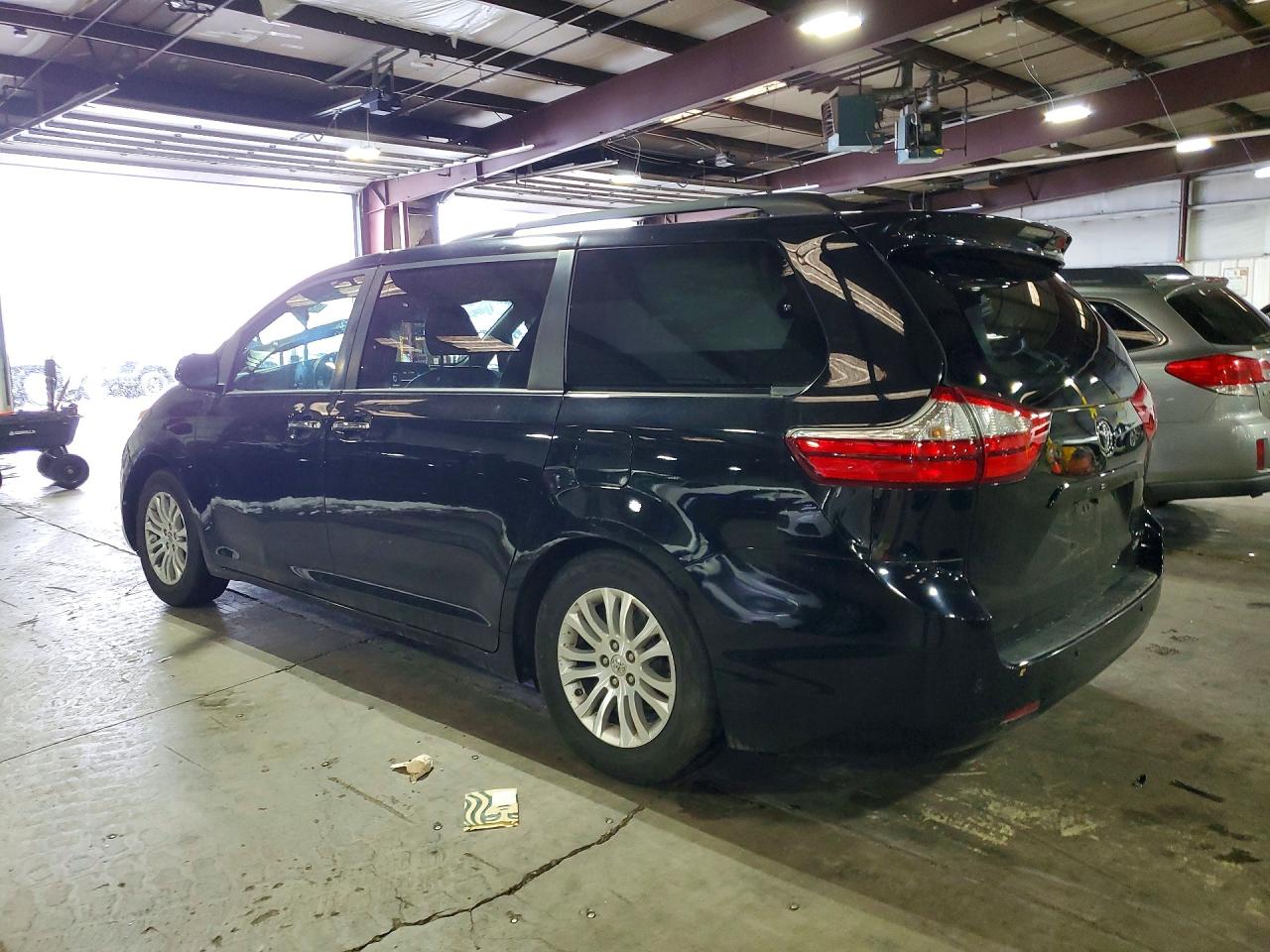 2015 Toyota Sienna Xle Premium 8-passenger Black vin: 5TDYK3DC6FS688000