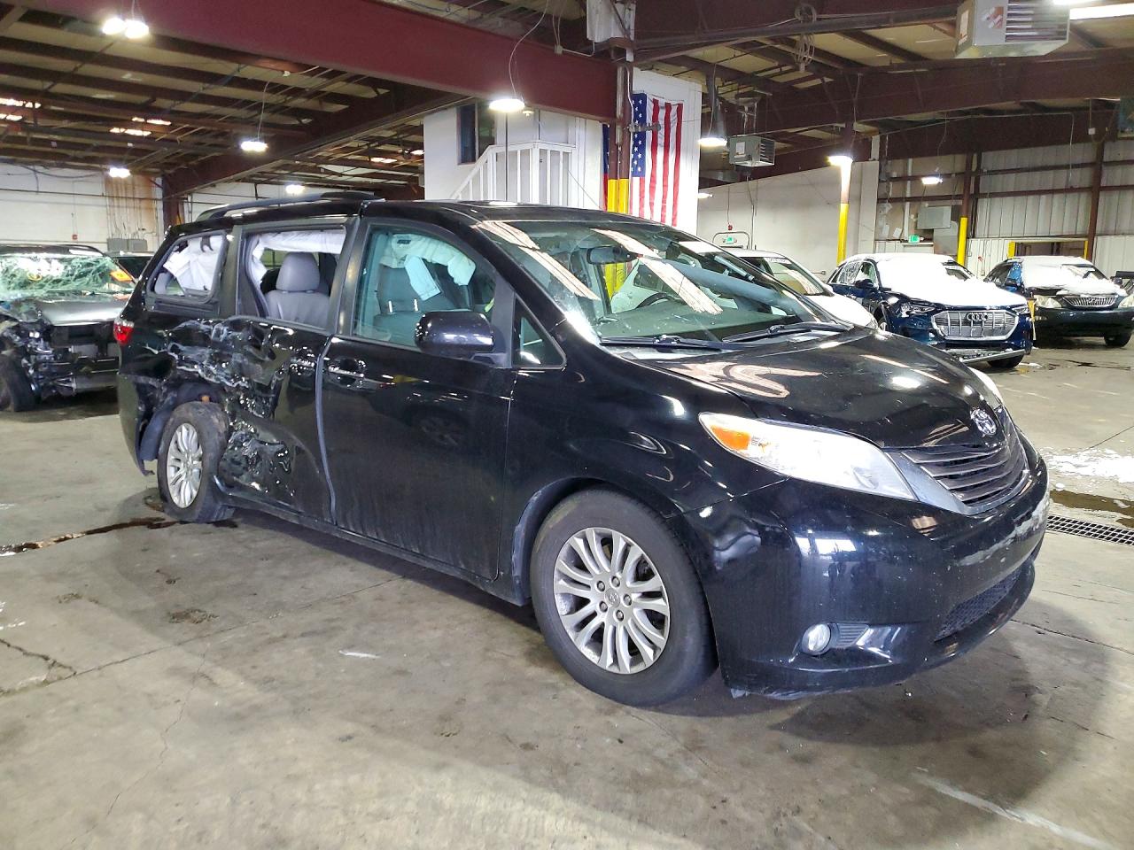 2015 Toyota Sienna Xle Premium 8-passenger Black vin: 5TDYK3DC6FS688000