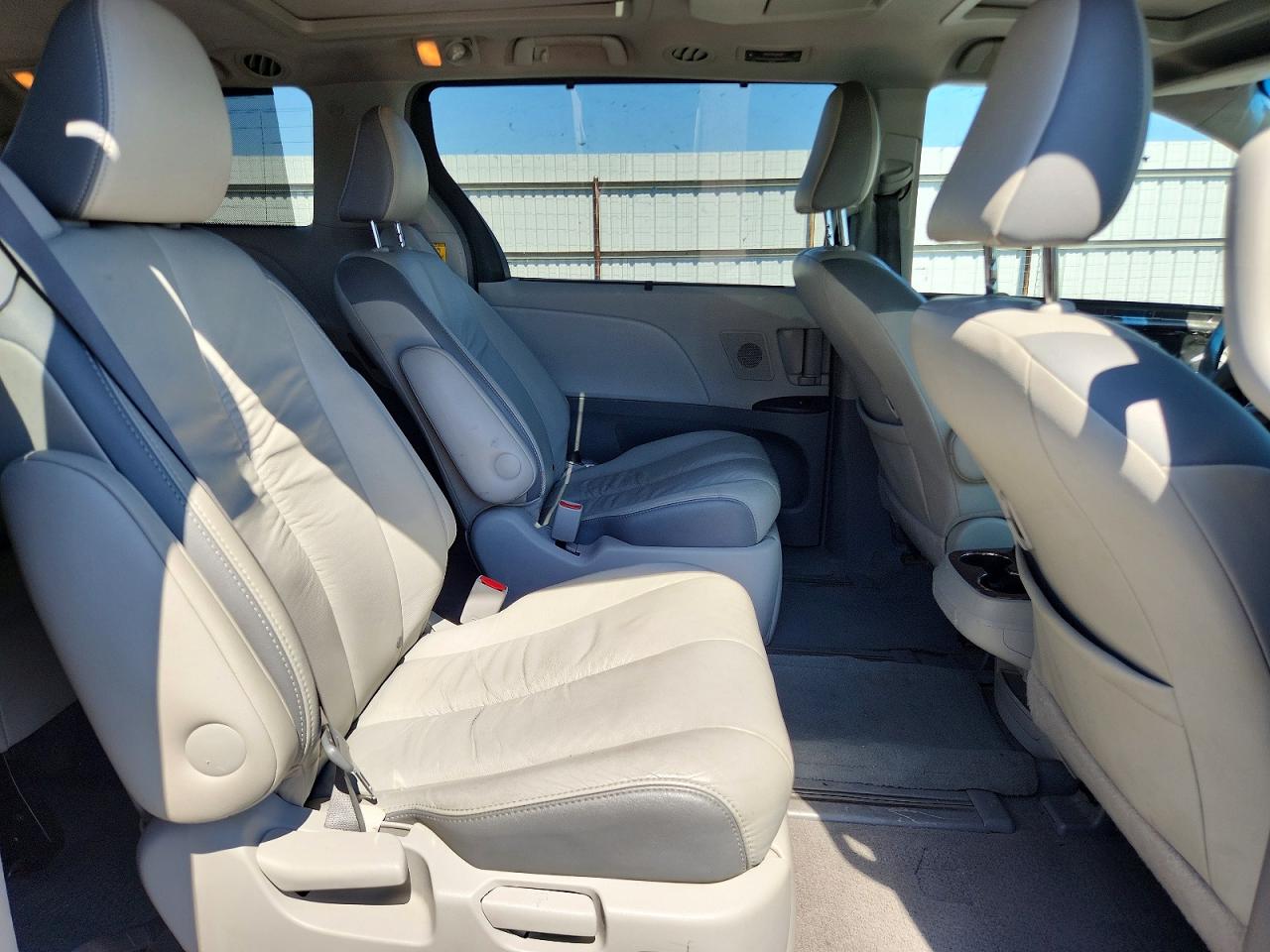 2011 Toyota Sienna Limited 7-passenger Gray vin: 5TDYK3DC7BS038313