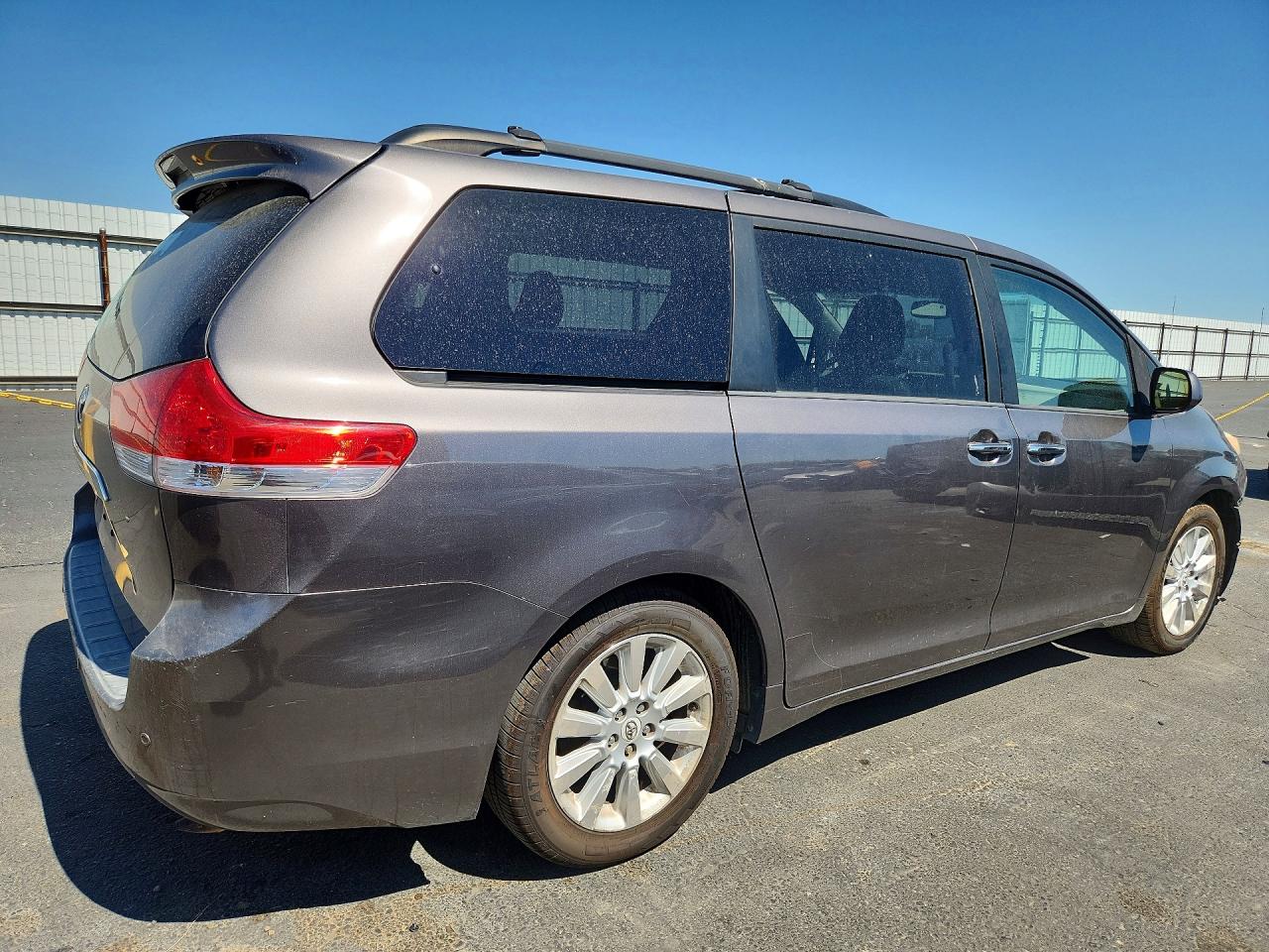 2011 Toyota Sienna Limited 7-passenger Gray vin: 5TDYK3DC7BS038313