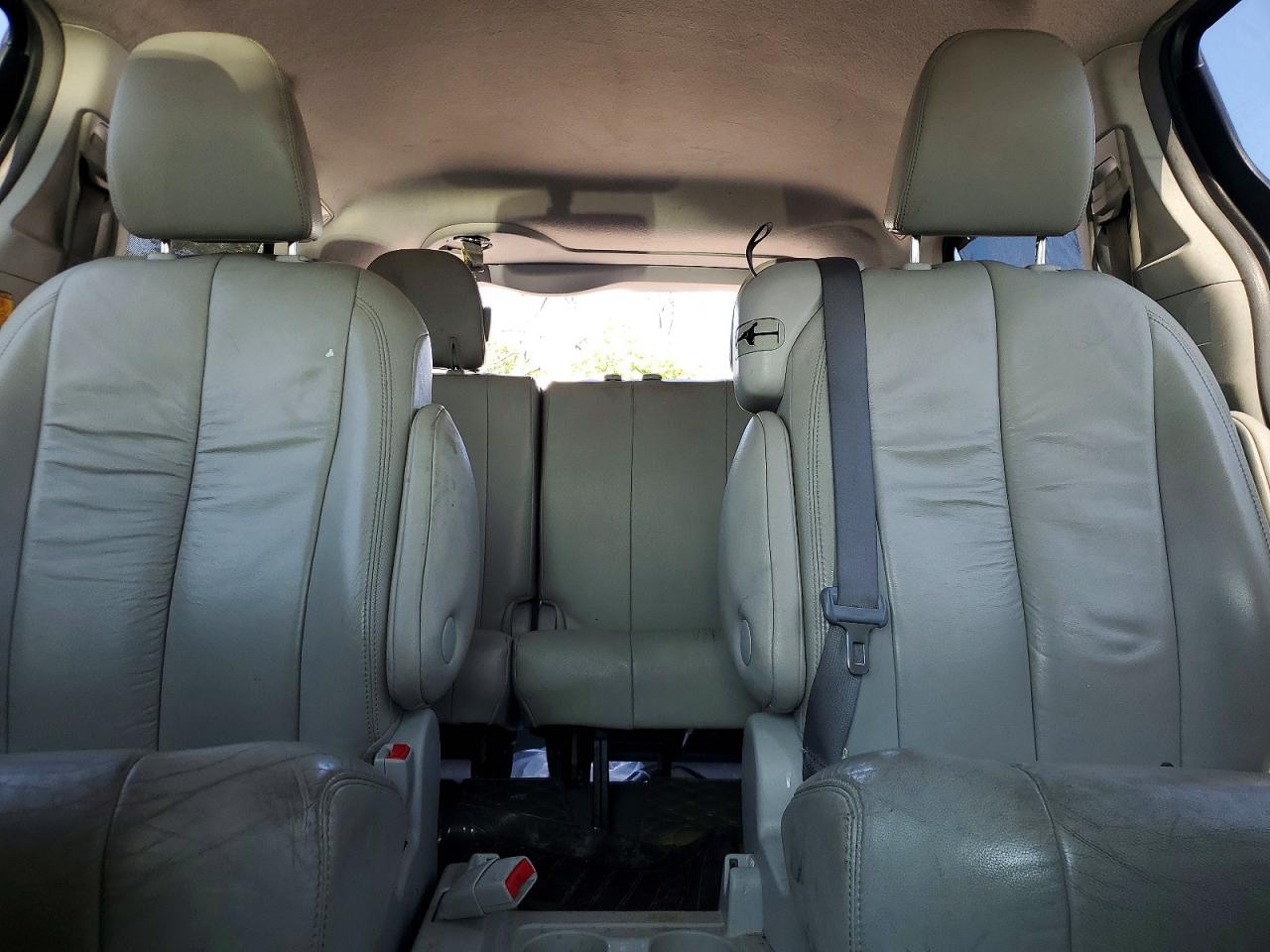 2011 Toyota Sienna Xle 8-passenger Charcoal vin: 5TDYK3DC7BS066127