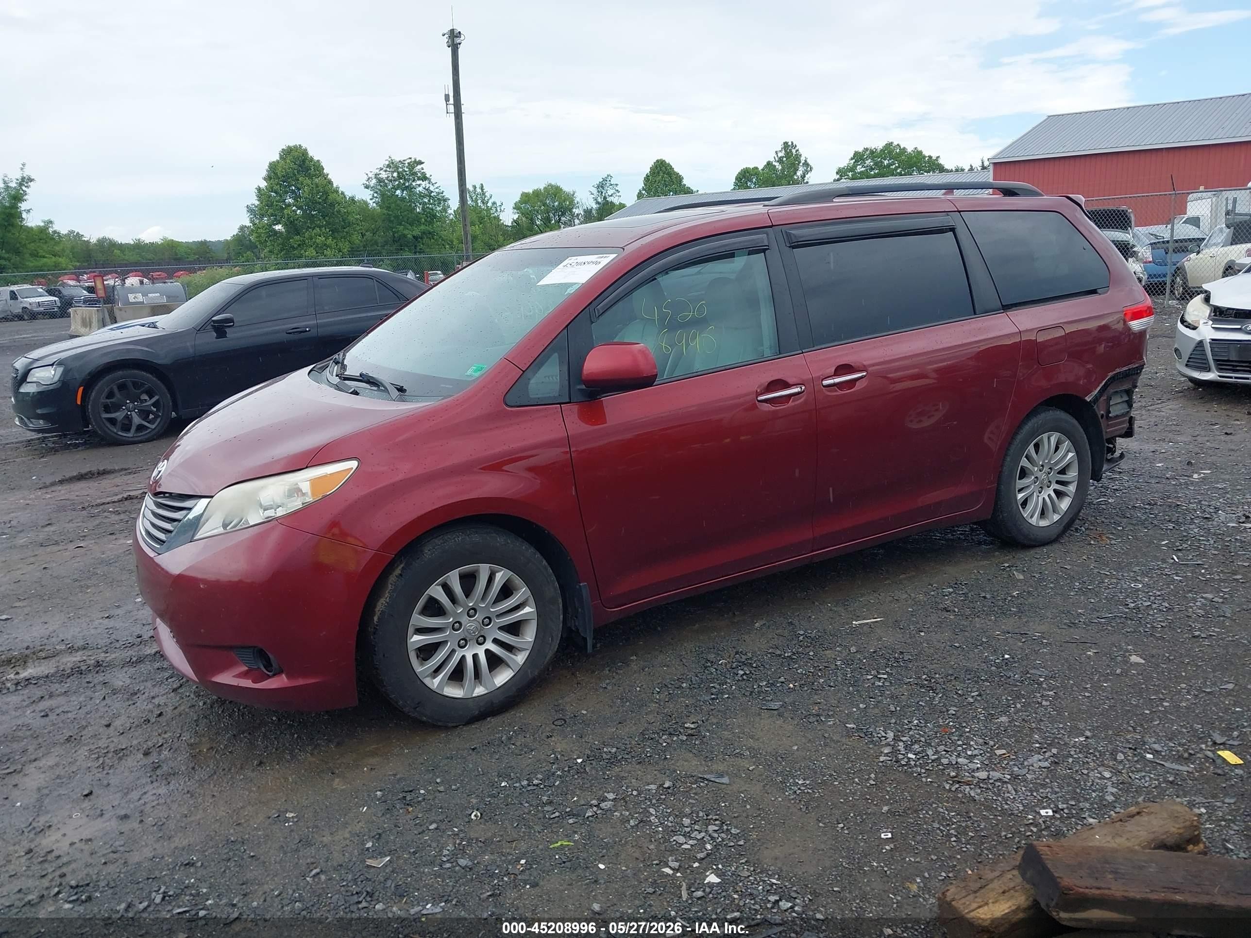 2011 Toyota Sienna Xle V6 Red vin: 5TDYK3DC7BS066192