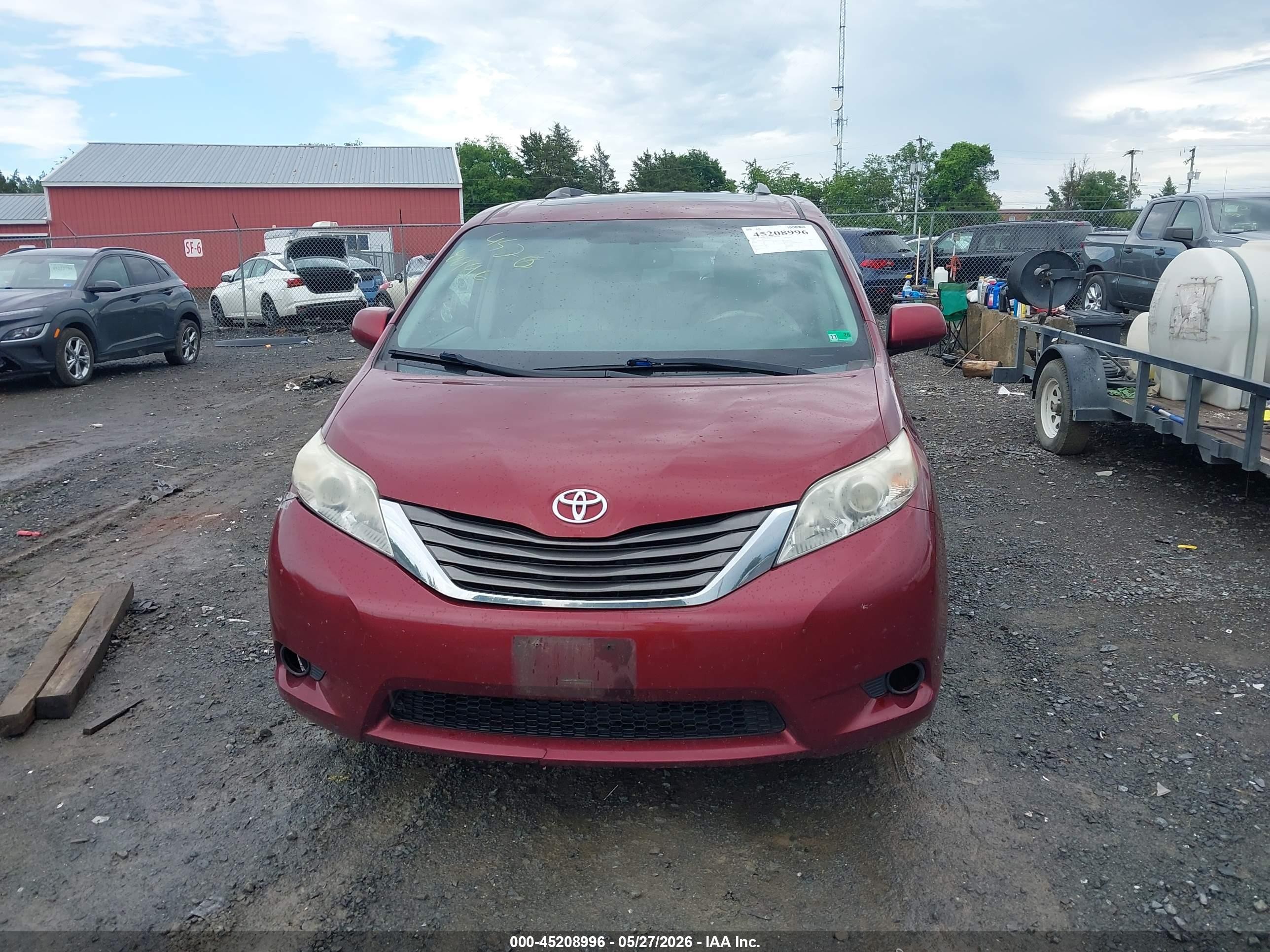 2011 Toyota Sienna Xle V6 Red vin: 5TDYK3DC7BS066192
