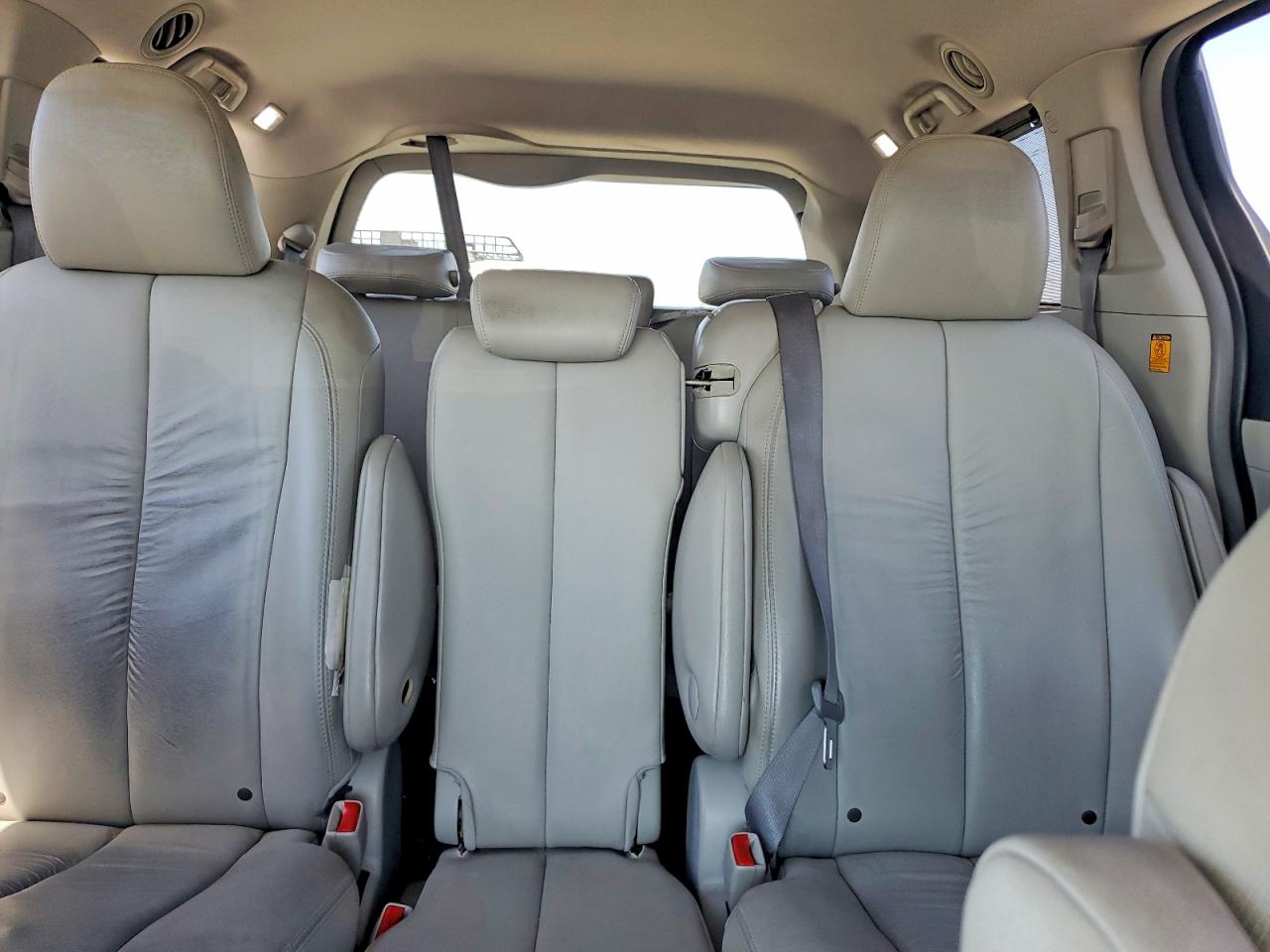 2011 Toyota Sienna Xle 8-passenger Gray vin: 5TDYK3DC7BS085860