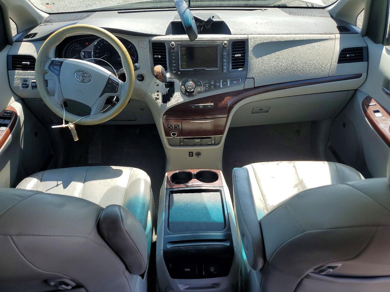 2011 Toyota Sienna Xle 8-passenger Gray vin: 5TDYK3DC7BS085860