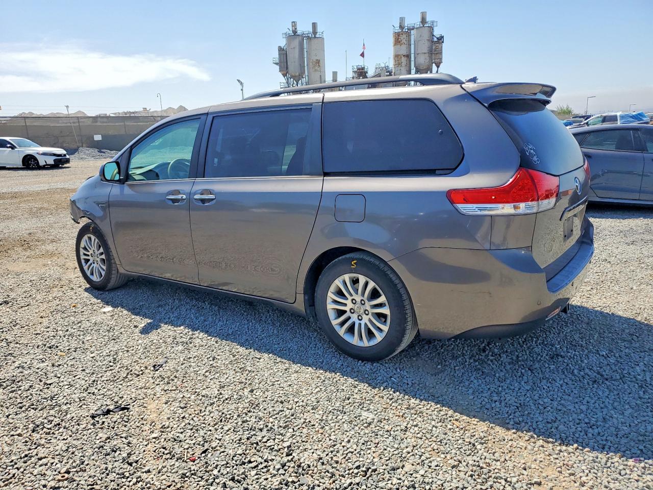 2011 Toyota Sienna Xle 8-passenger Gray vin: 5TDYK3DC7BS085860