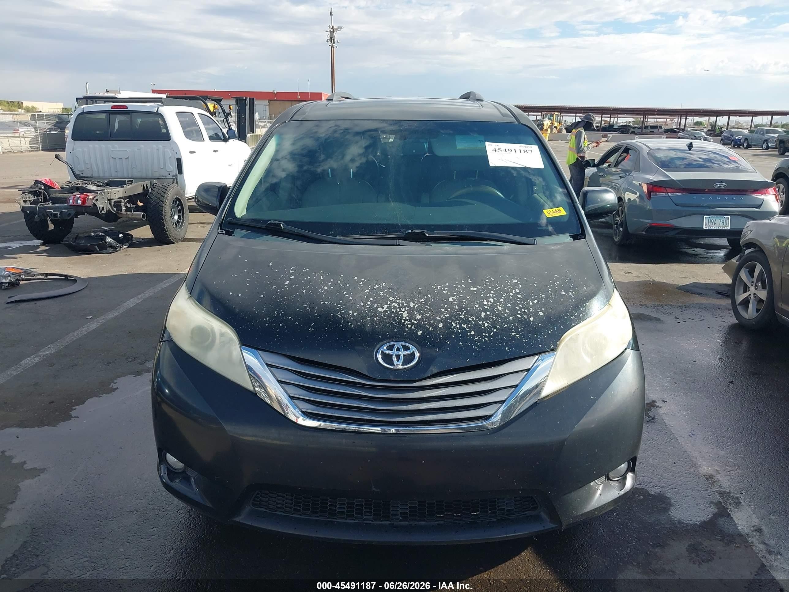 2011 Toyota Sienna Xle V6 Black vin: 5TDYK3DC7BS112006